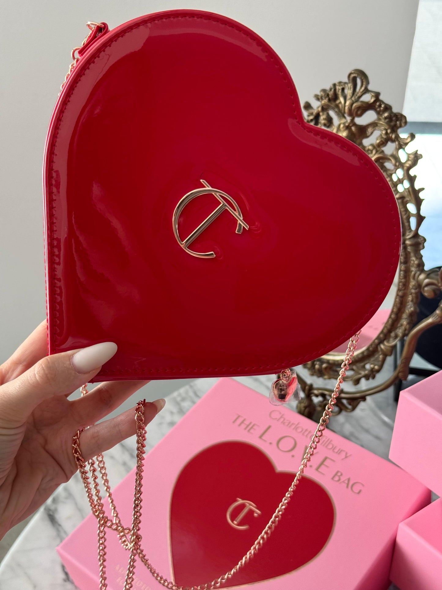 CHARLOTTE TILBURY The L.O.V.E Bag - Limited Edition Red