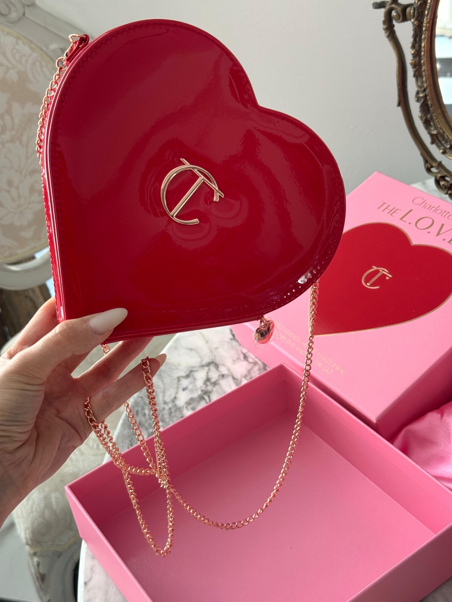 CHARLOTTE TILBURY The L.O.V.E Bag - Limited Edition Red