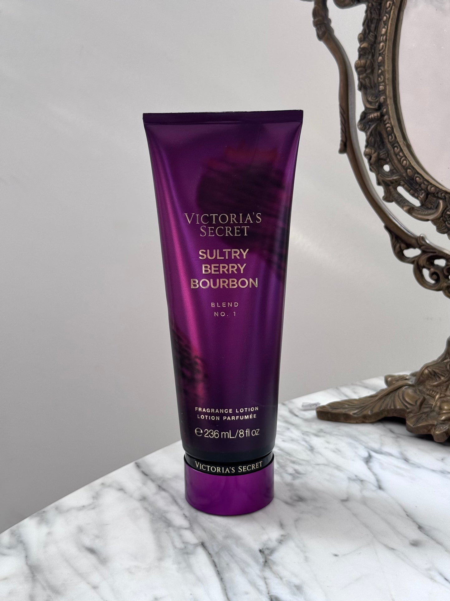 VICTORIA’S SECRET Sultry Berry Bourbon
Fragrance Lotion