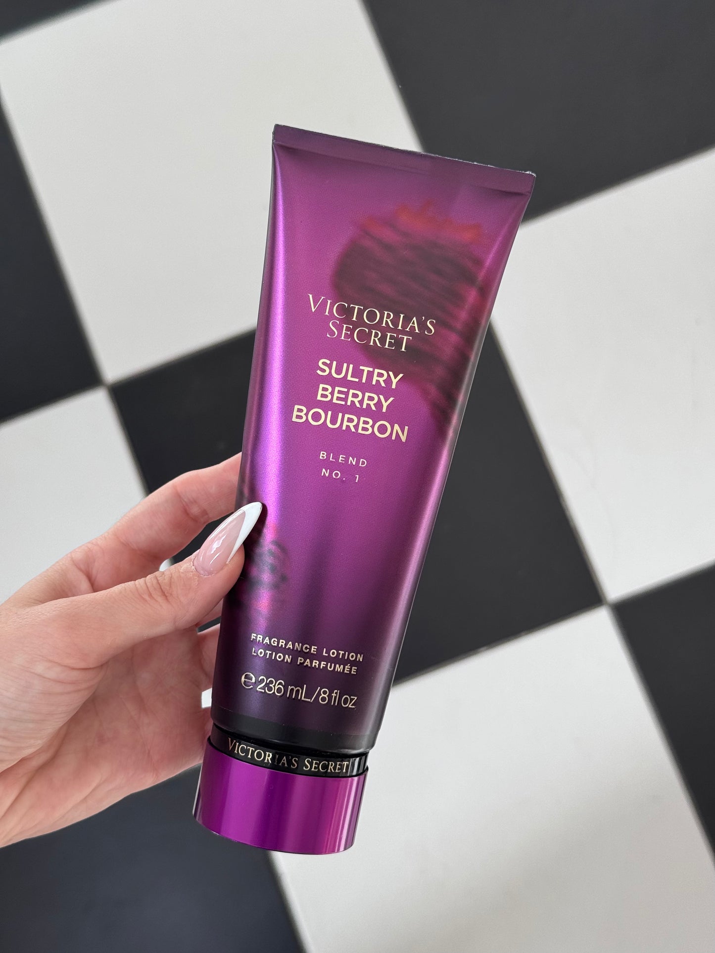VICTORIA’S SECRET Sultry Berry Bourbon
Fragrance Lotion
