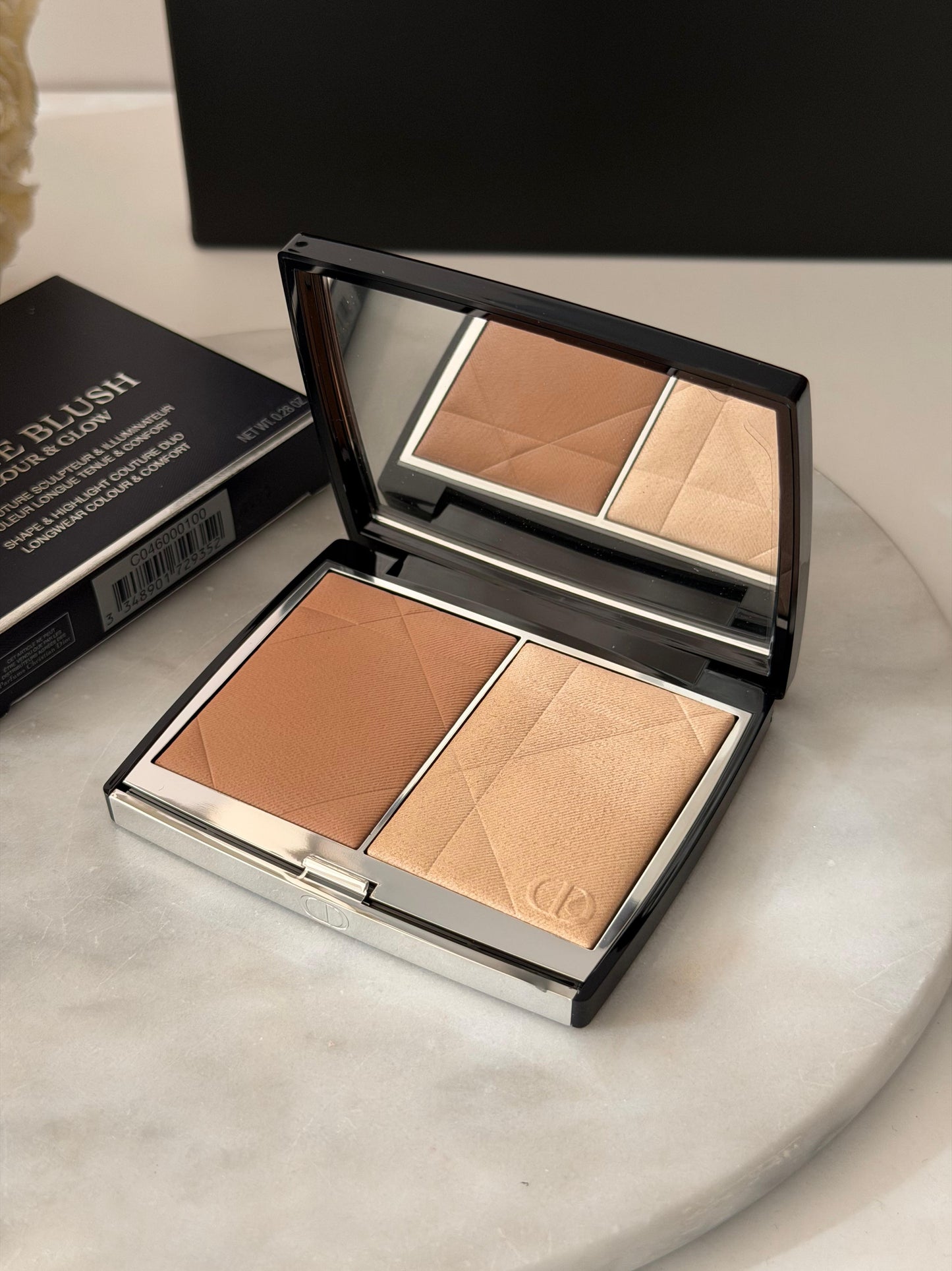 DIOR Rouge Blush Colour & Glow (100)
Multi-Use Face Palette – Color and Highlighter Duo