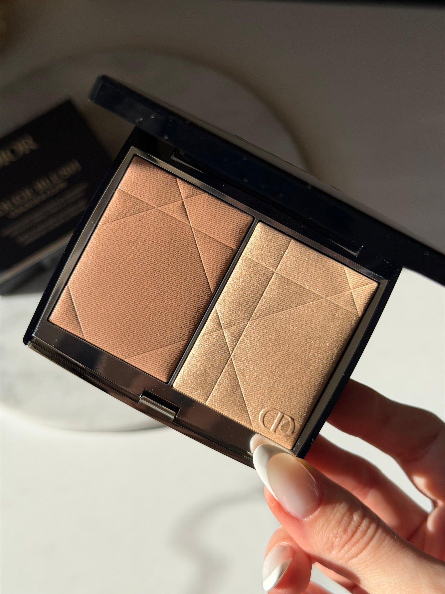 DIOR Rouge Blush Colour & Glow (100)
Multi-Use Face Palette – Color and Highlighter Duo