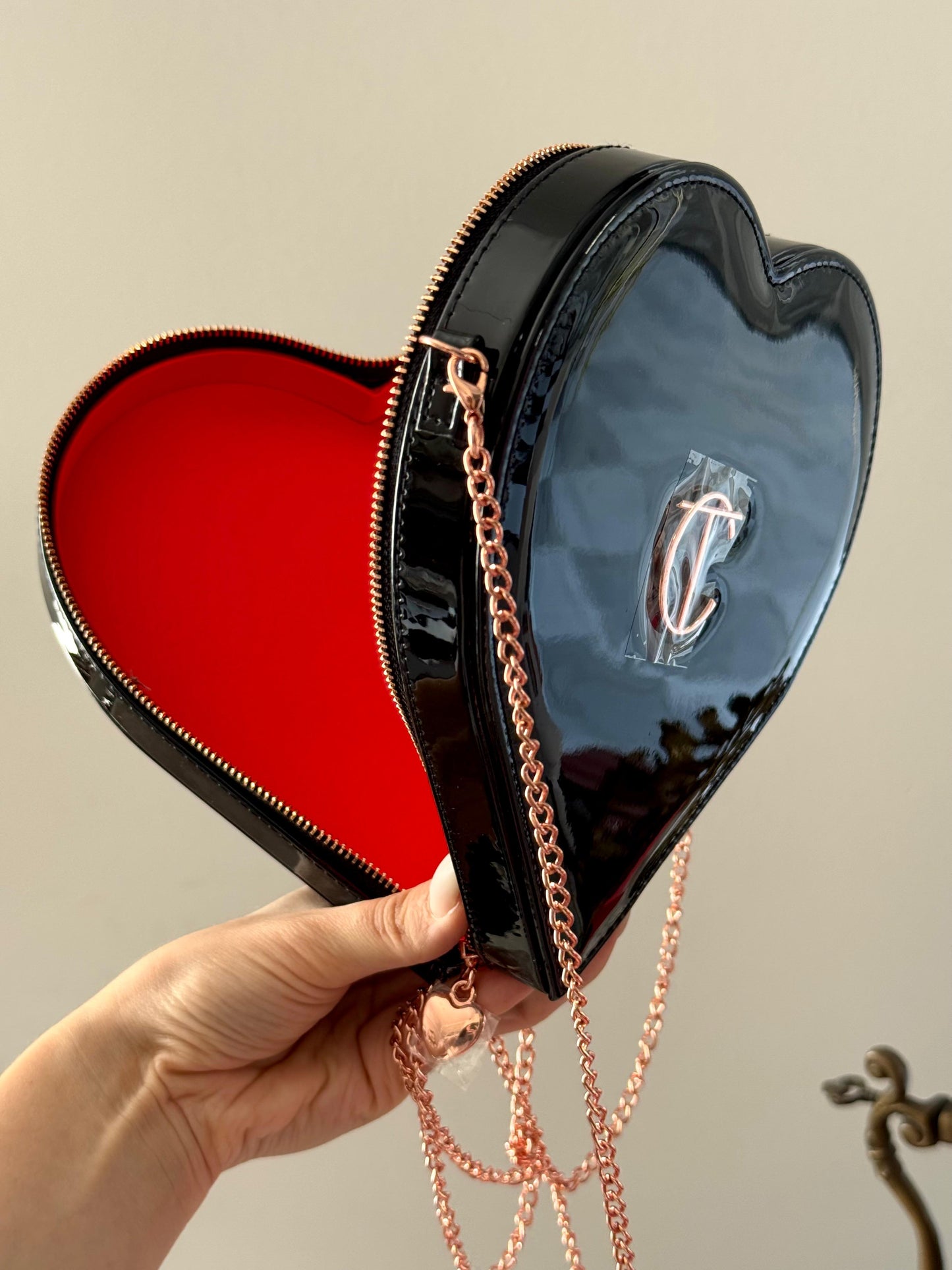 CHARLOTTE TILBURY The L.O.V.E Bag - Limited Edition Black