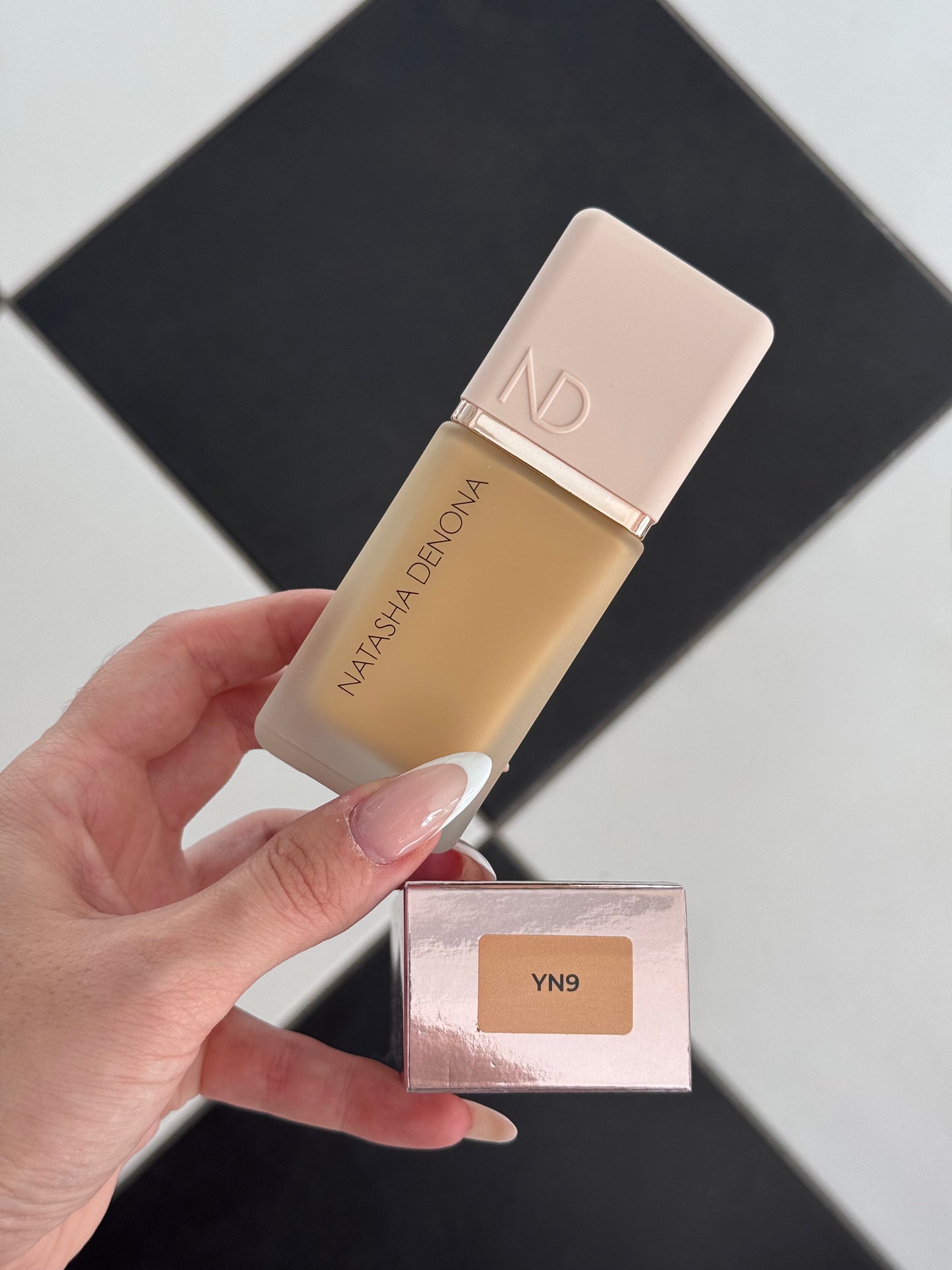 NATASHA DENONA Hy-Glam Foundation (YN9)
Hydrating, Blurring, Longwear Serum With Radiant, Creasless Coverage