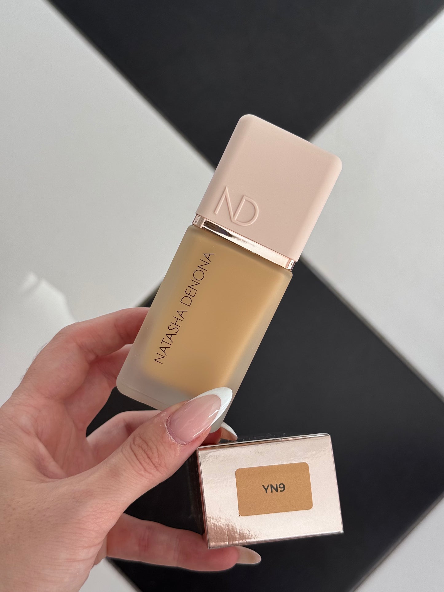 NATASHA DENONA Hy-Glam Foundation (YN9)
Hydrating, Blurring, Longwear Serum With Radiant, Creasless Coverage