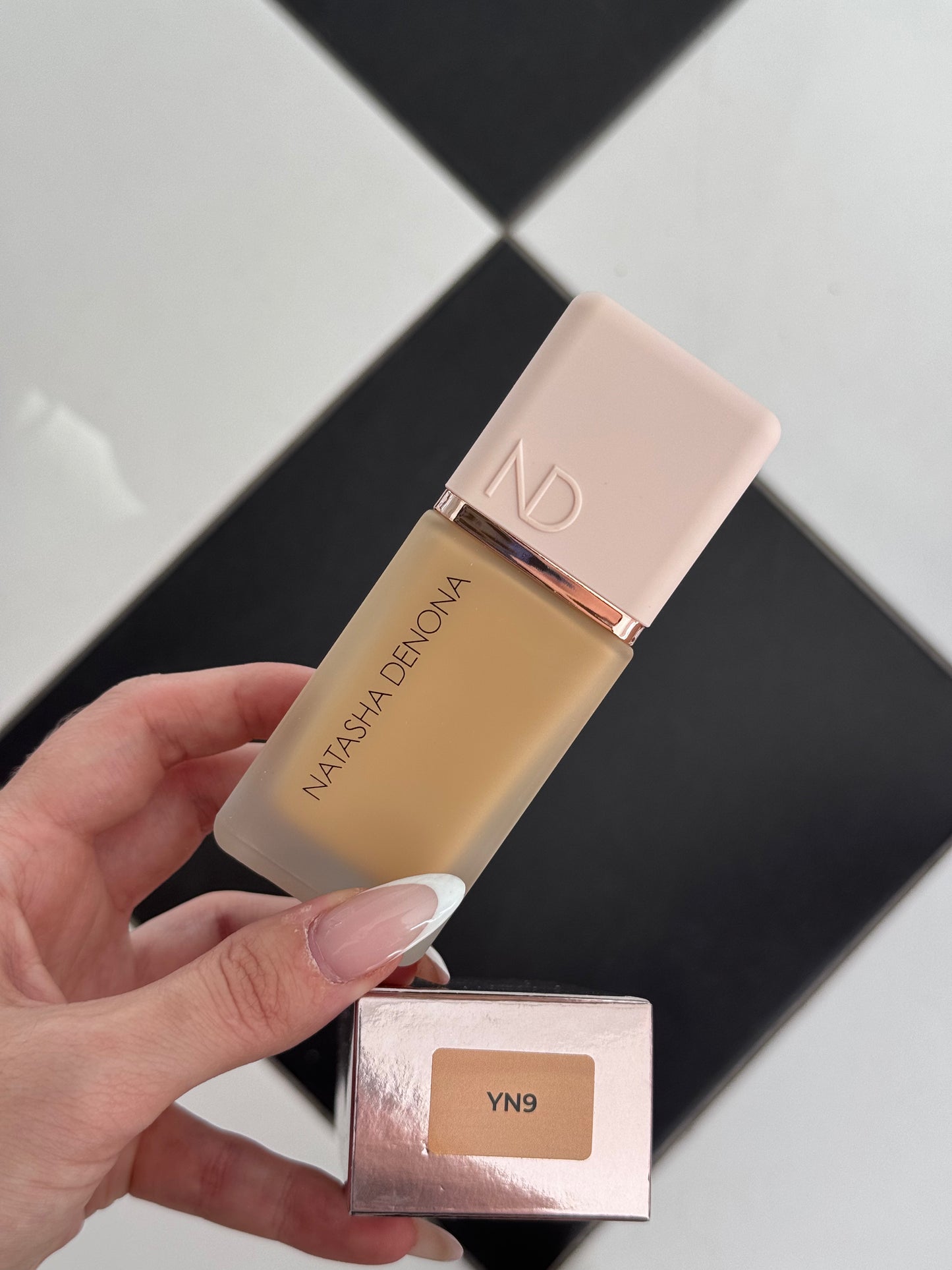 NATASHA DENONA Hy-Glam Foundation (YN9)
Hydrating, Blurring, Longwear Serum With Radiant, Creasless Coverage