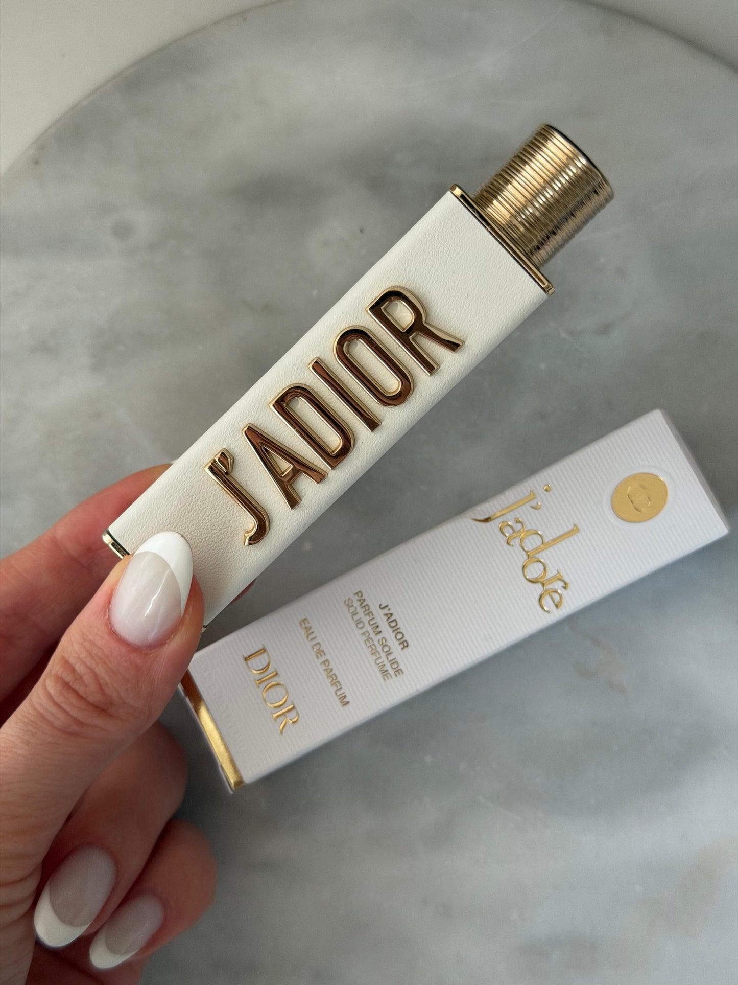 DIOR J’Adior Parfum Solide - Eau De Parfum
Alcohol-Free Fragrance Stick - Solar And Floral Notes