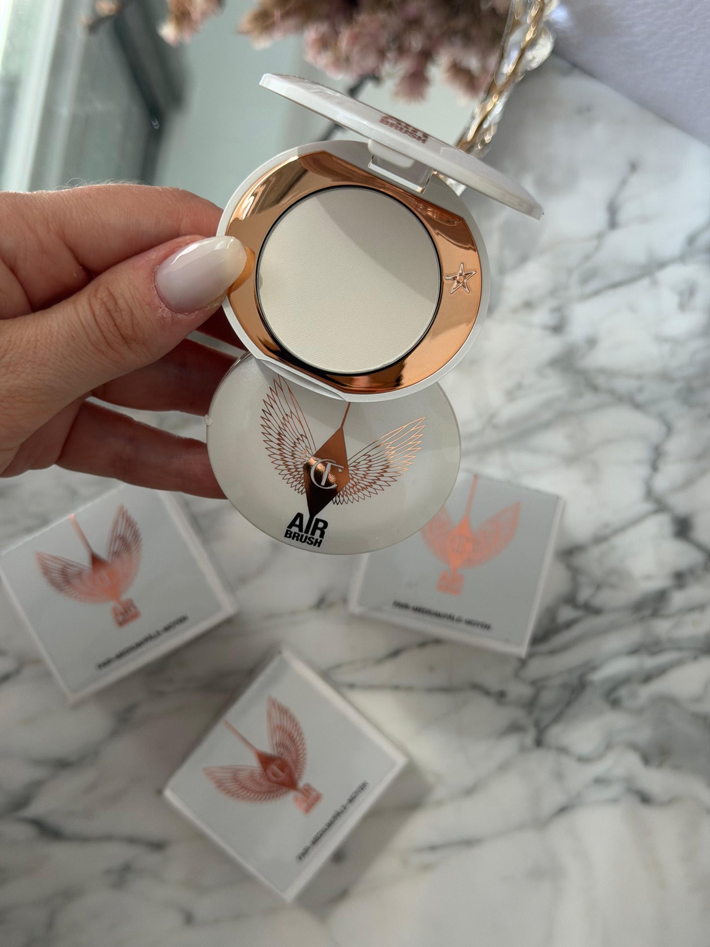 CHARLOTTE TILBURY Airbrush Brightening Flawless Finish - Fair-Medium