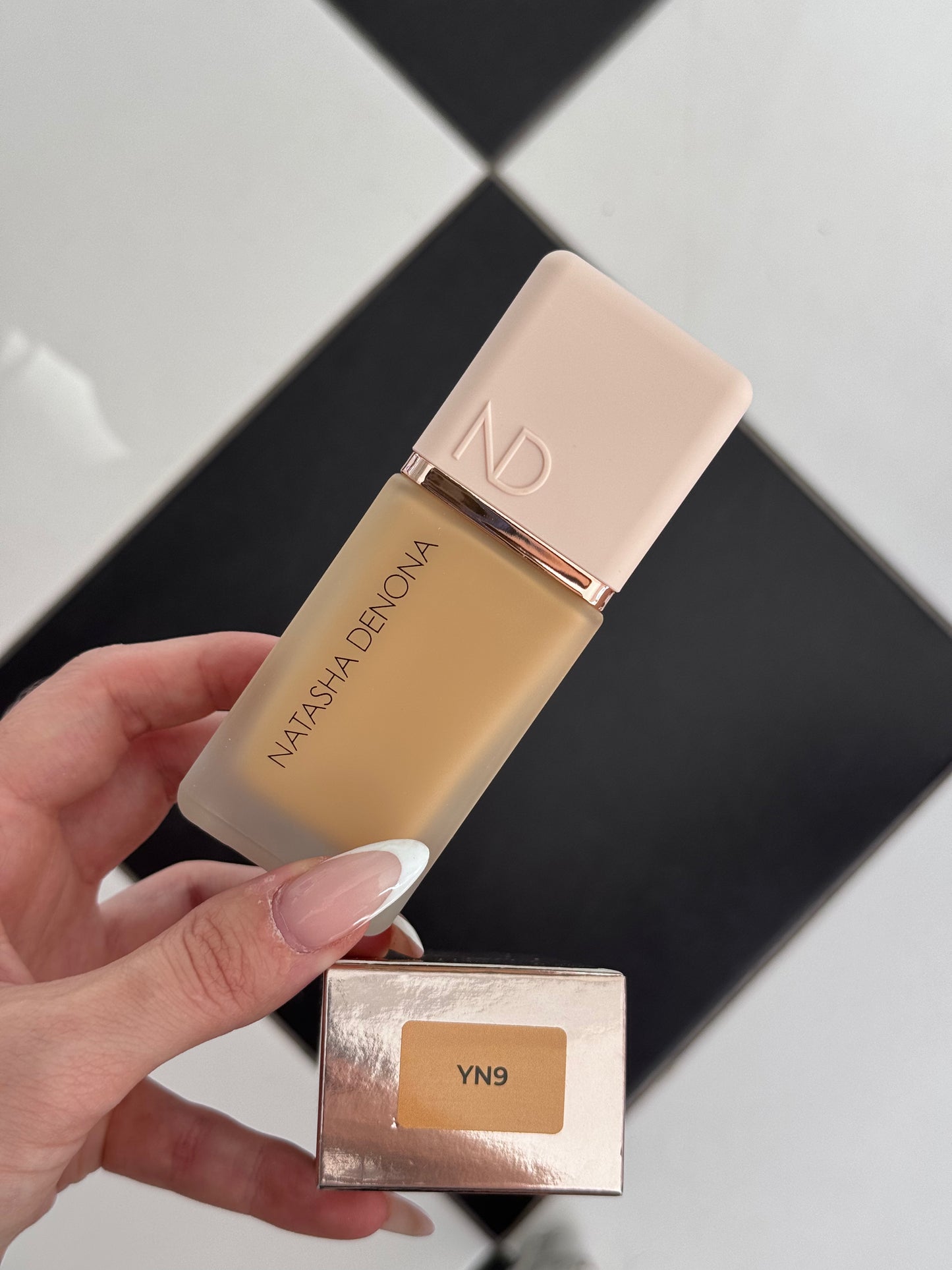 NATASHA DENONA Hy-Glam Foundation (YN9)
Hydrating, Blurring, Longwear Serum With Radiant, Creasless Coverage