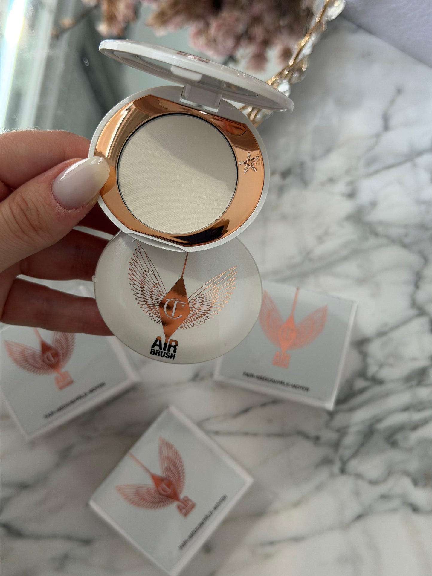CHARLOTTE TILBURY Airbrush Brightening Flawless Finish - Fair-Medium