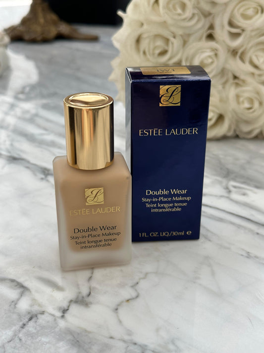 ESTÉE LAUDER Double Wear
Stay-in-Place Foundation