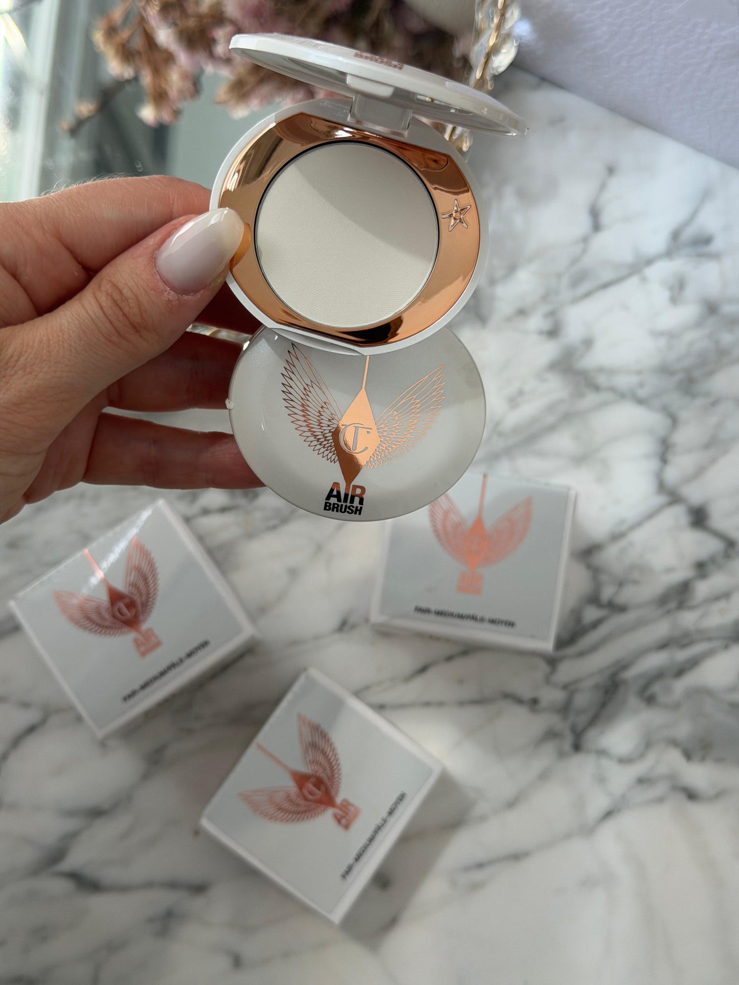 CHARLOTTE TILBURY Airbrush Brightening Flawless Finish - Fair-Medium