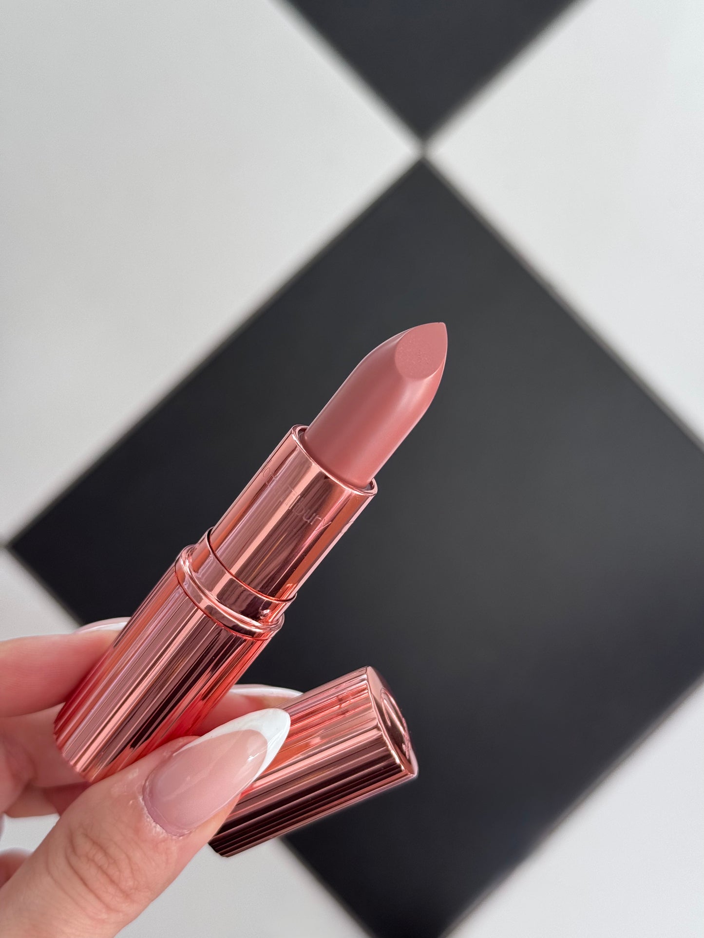 CHARLOTTE TILBURY Pillow Talk
Matte Revolution Long-Lasting Lipstick (8)