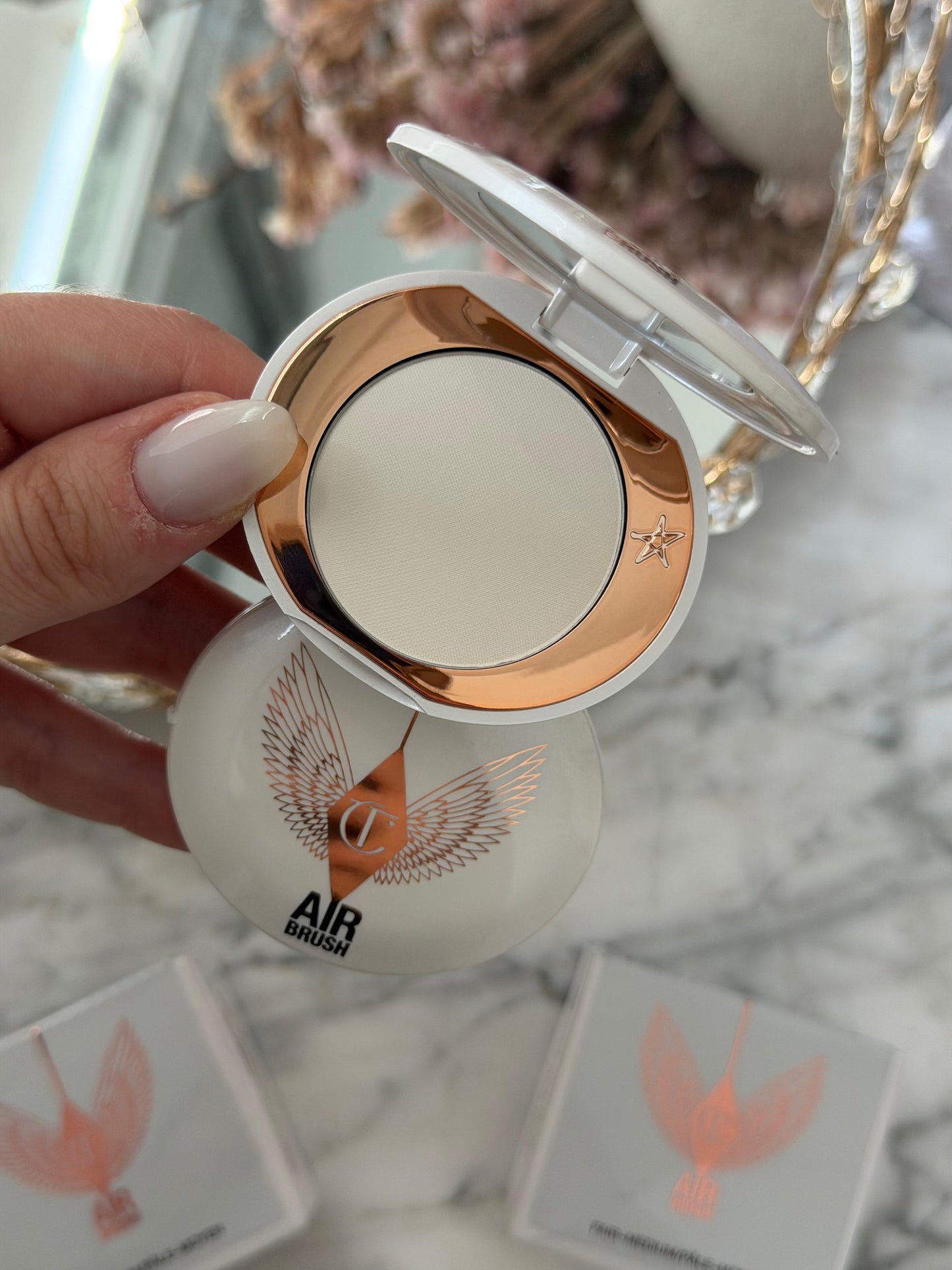 CHARLOTTE TILBURY Airbrush Brightening Flawless Finish - Fair-Medium