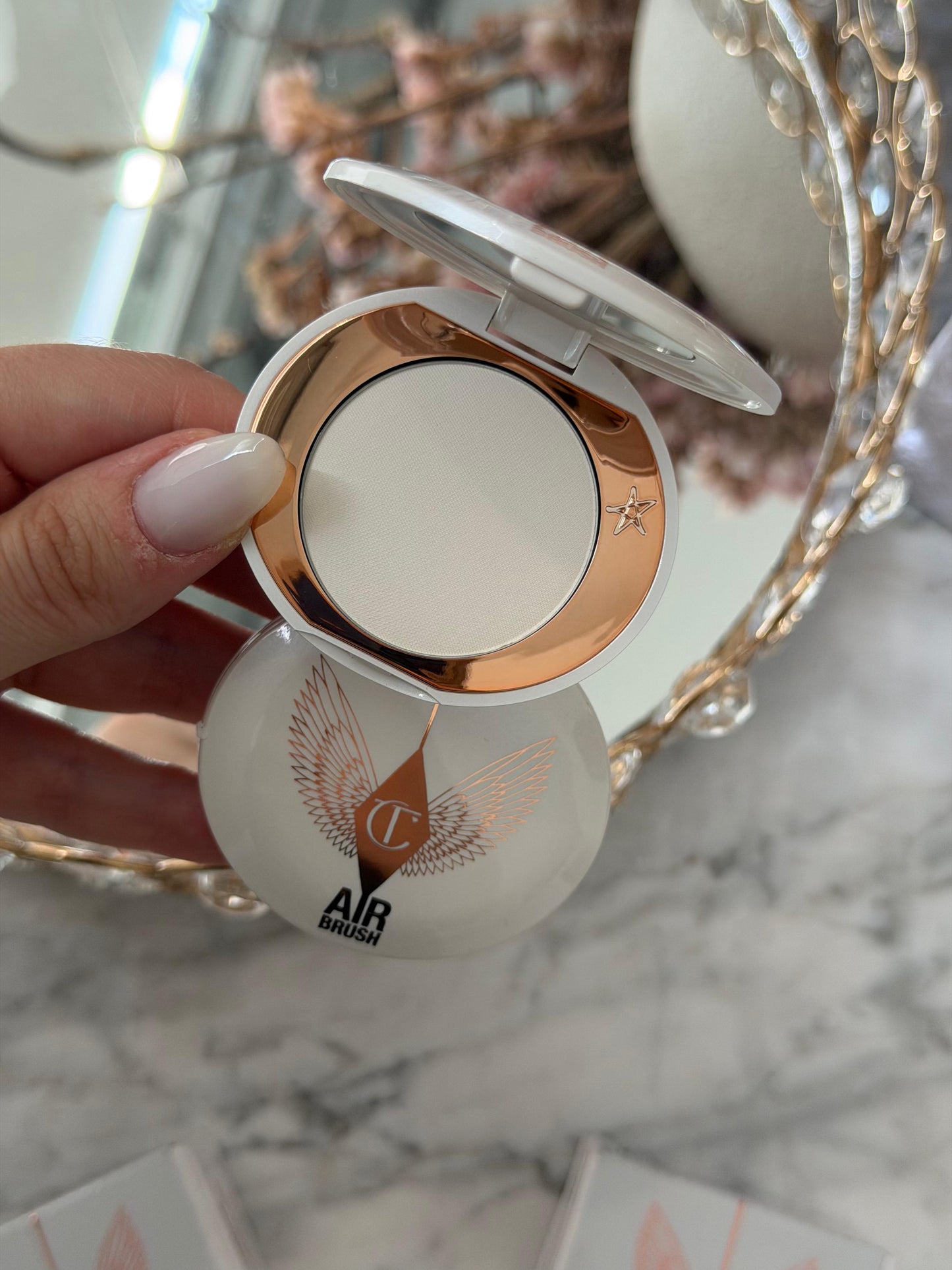 CHARLOTTE TILBURY Airbrush Brightening Flawless Finish - Fair-Medium