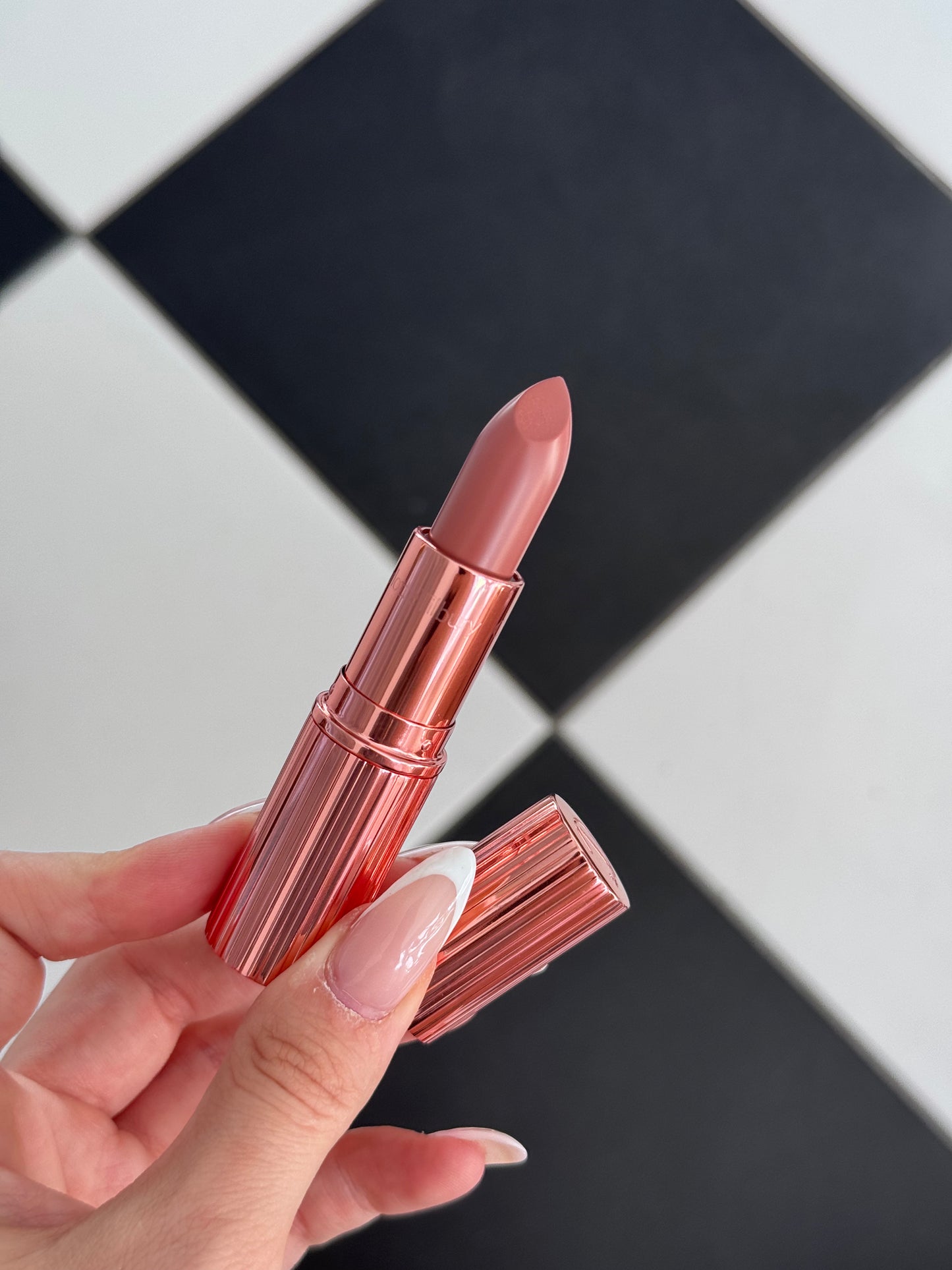 CHARLOTTE TILBURY Pillow Talk
Matte Revolution Long-Lasting Lipstick (8)