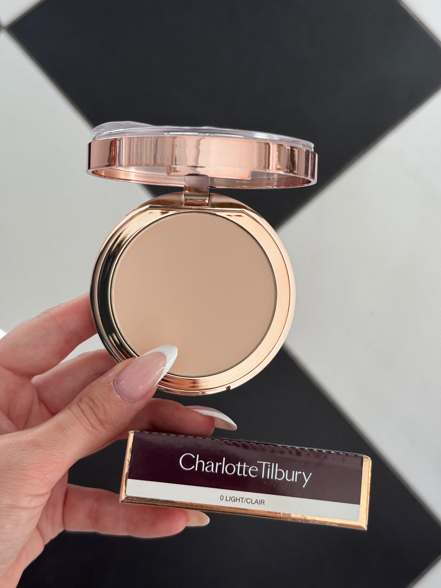 CHARLOTTE TILBURY Airbrush Flawless Finish - Complexion Smoothing Micro Powder (0)