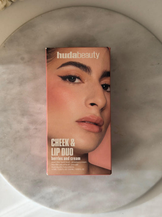 HUDA BEAUTY Cheek & Lip Duo Berries And Cream - Strawberry/Juicy