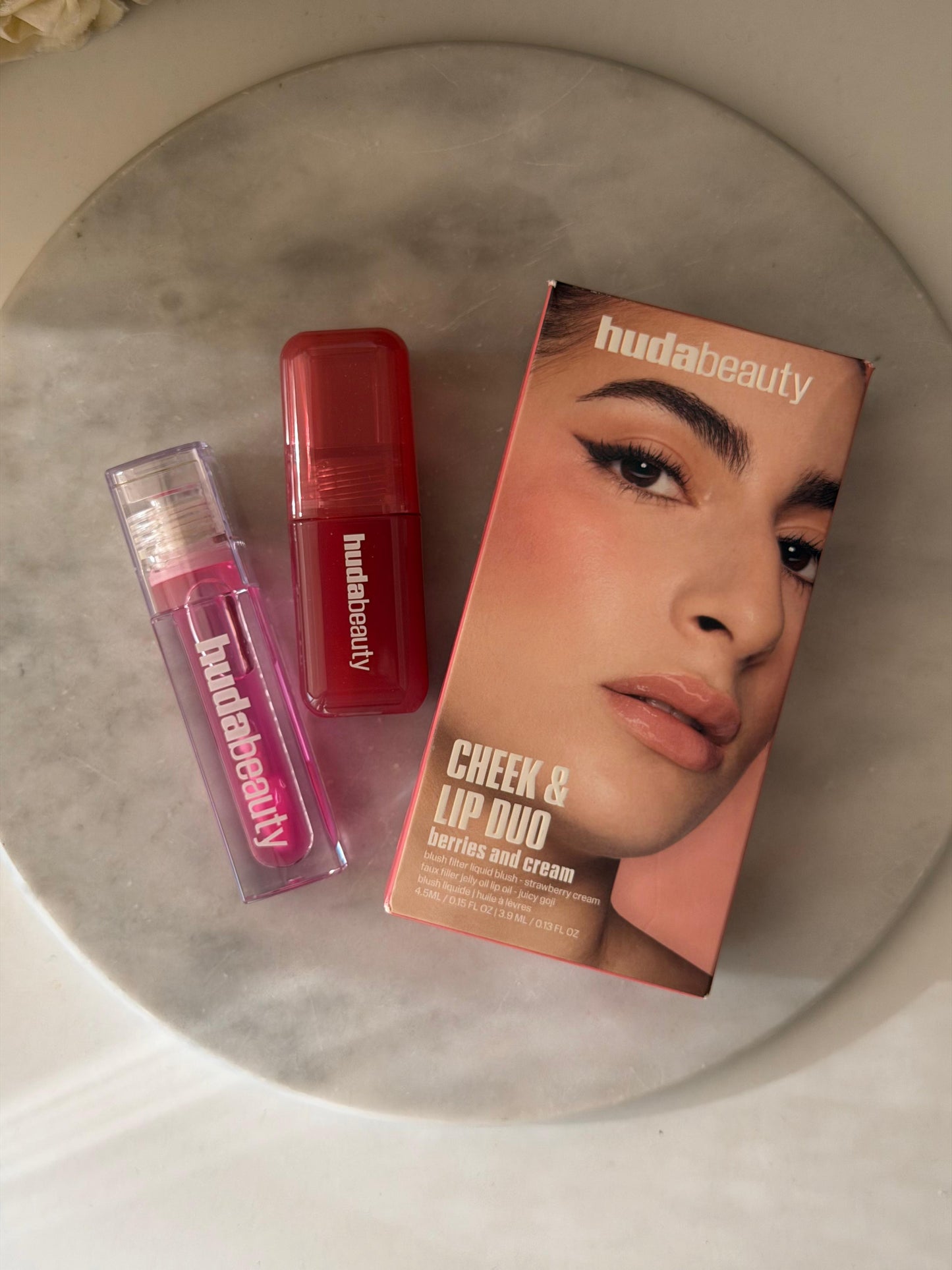 HUDA BEAUTY Cheek & Lip Duo Berries And Cream - Strawberry/Juicy