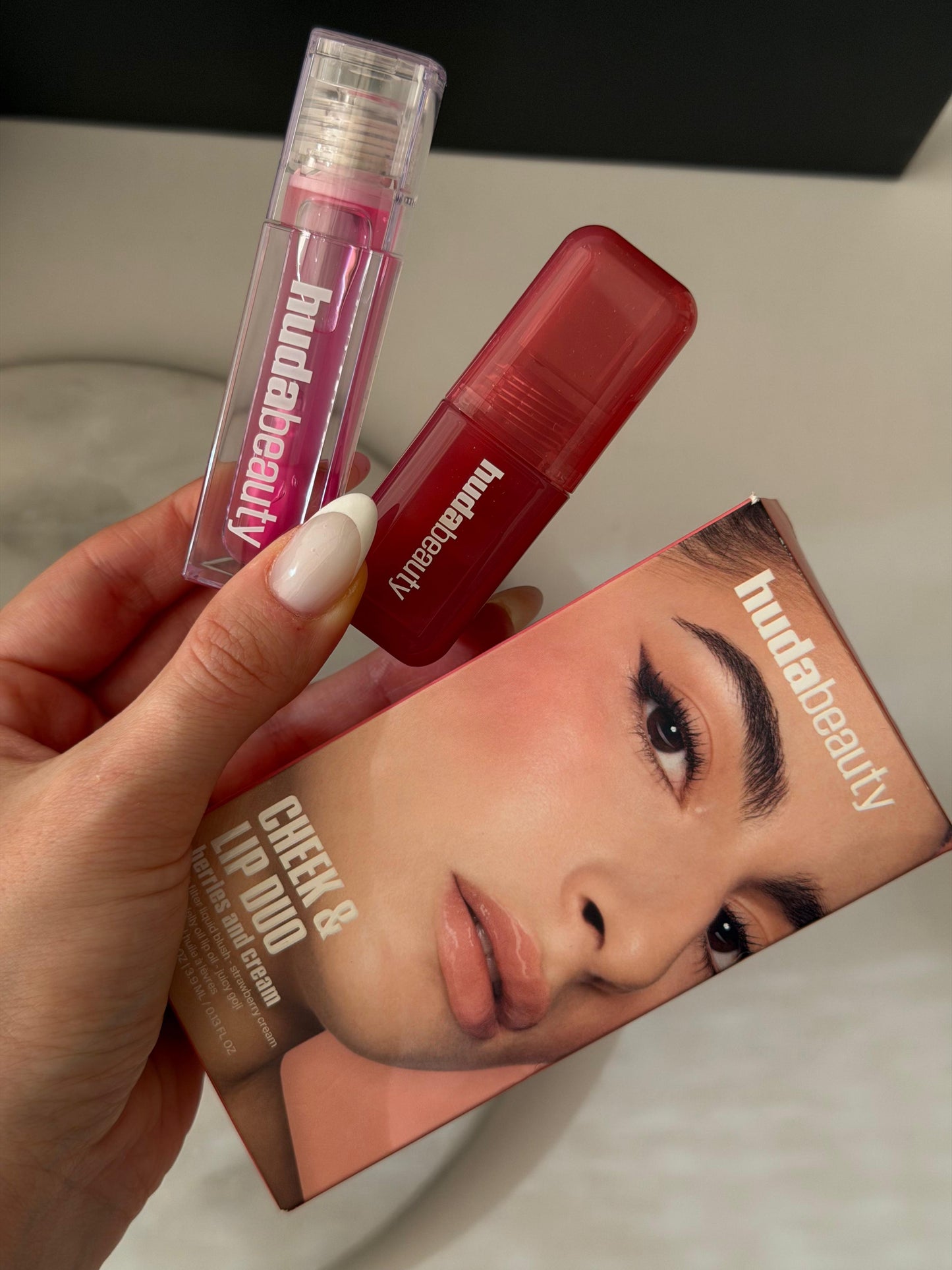 HUDA BEAUTY Cheek & Lip Duo Berries And Cream - Strawberry/Juicy