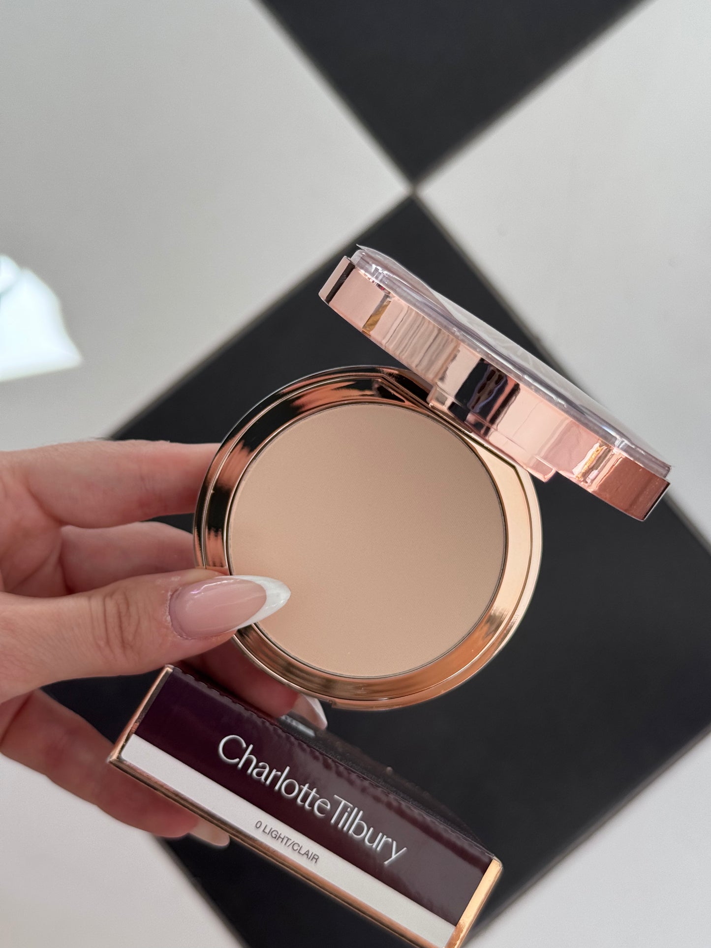 CHARLOTTE TILBURY Airbrush Flawless Finish - Complexion Smoothing Micro Powder (0)