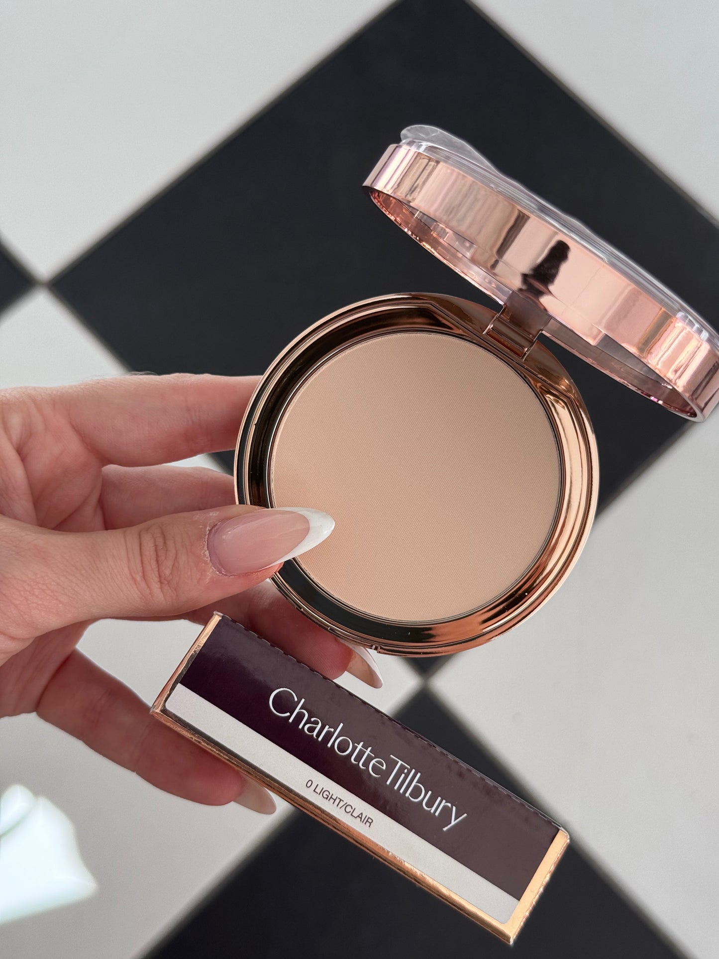 CHARLOTTE TILBURY Airbrush Flawless Finish - Complexion Smoothing Micro Powder (0)