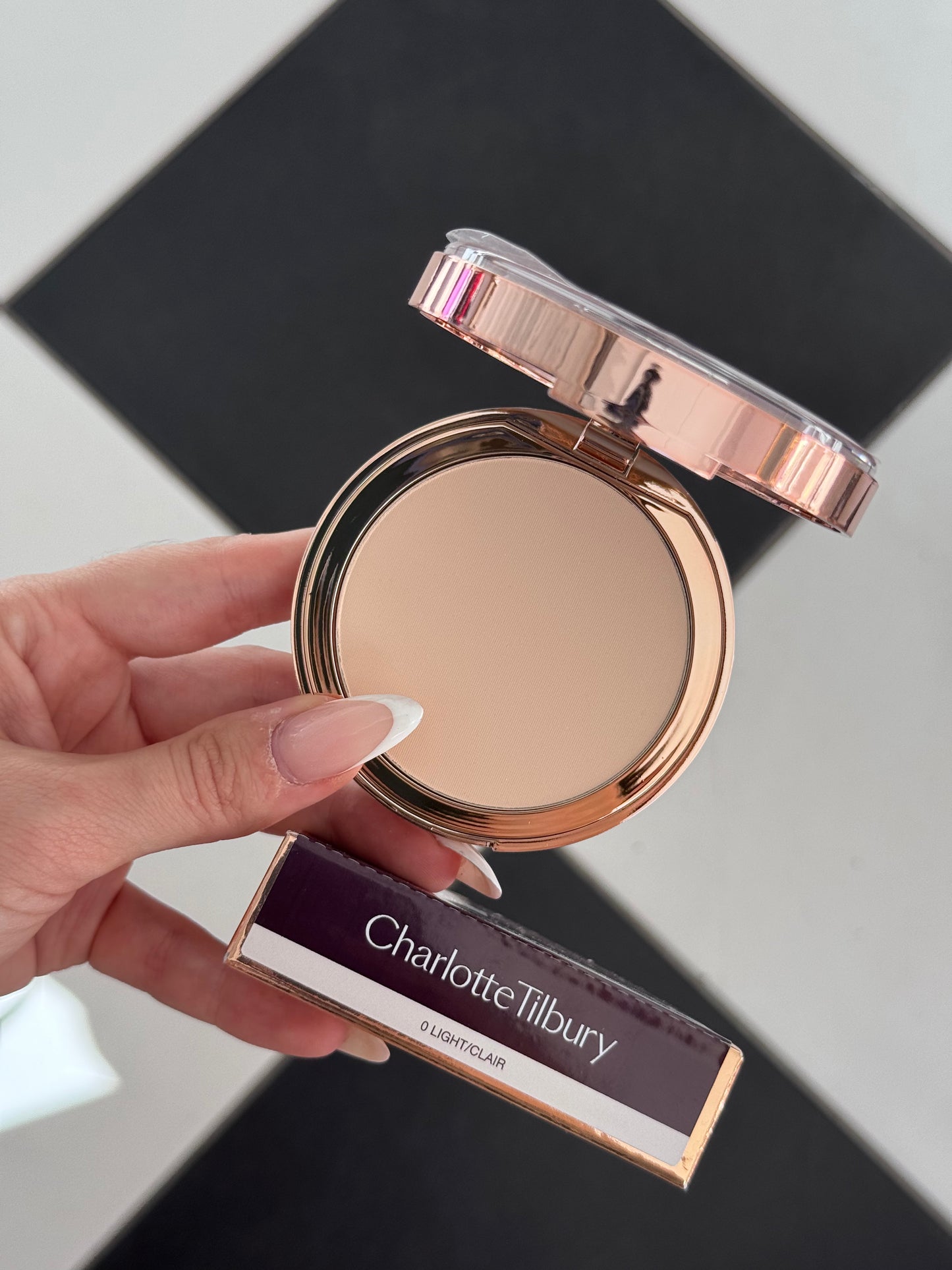 CHARLOTTE TILBURY Airbrush Flawless Finish - Complexion Smoothing Micro Powder (0)