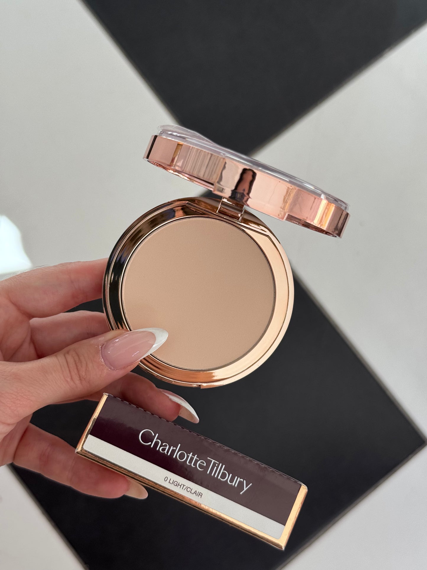 CHARLOTTE TILBURY Airbrush Flawless Finish - Complexion Smoothing Micro Powder (0)