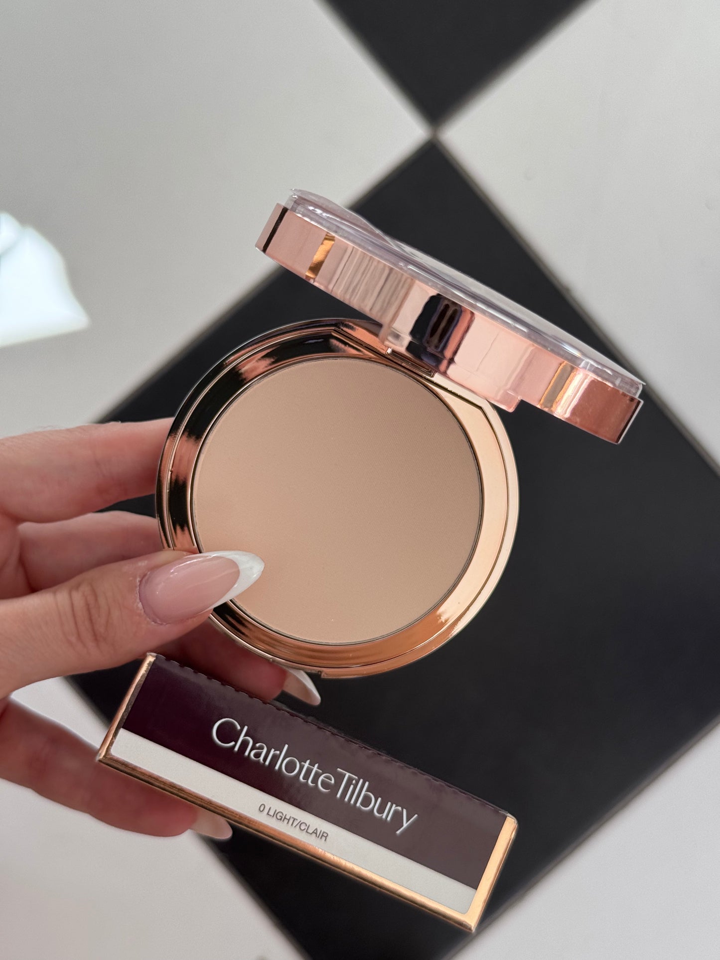 CHARLOTTE TILBURY Airbrush Flawless Finish - Complexion Smoothing Micro Powder (0)
