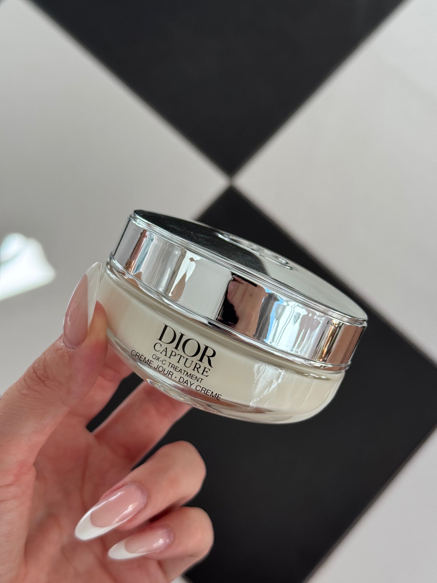 DIOR Capture OX-C Treatment Day 
Cream
Face and Neck Cream - High-Performance Anti-Aging Correction - Wrinkles and Firmness