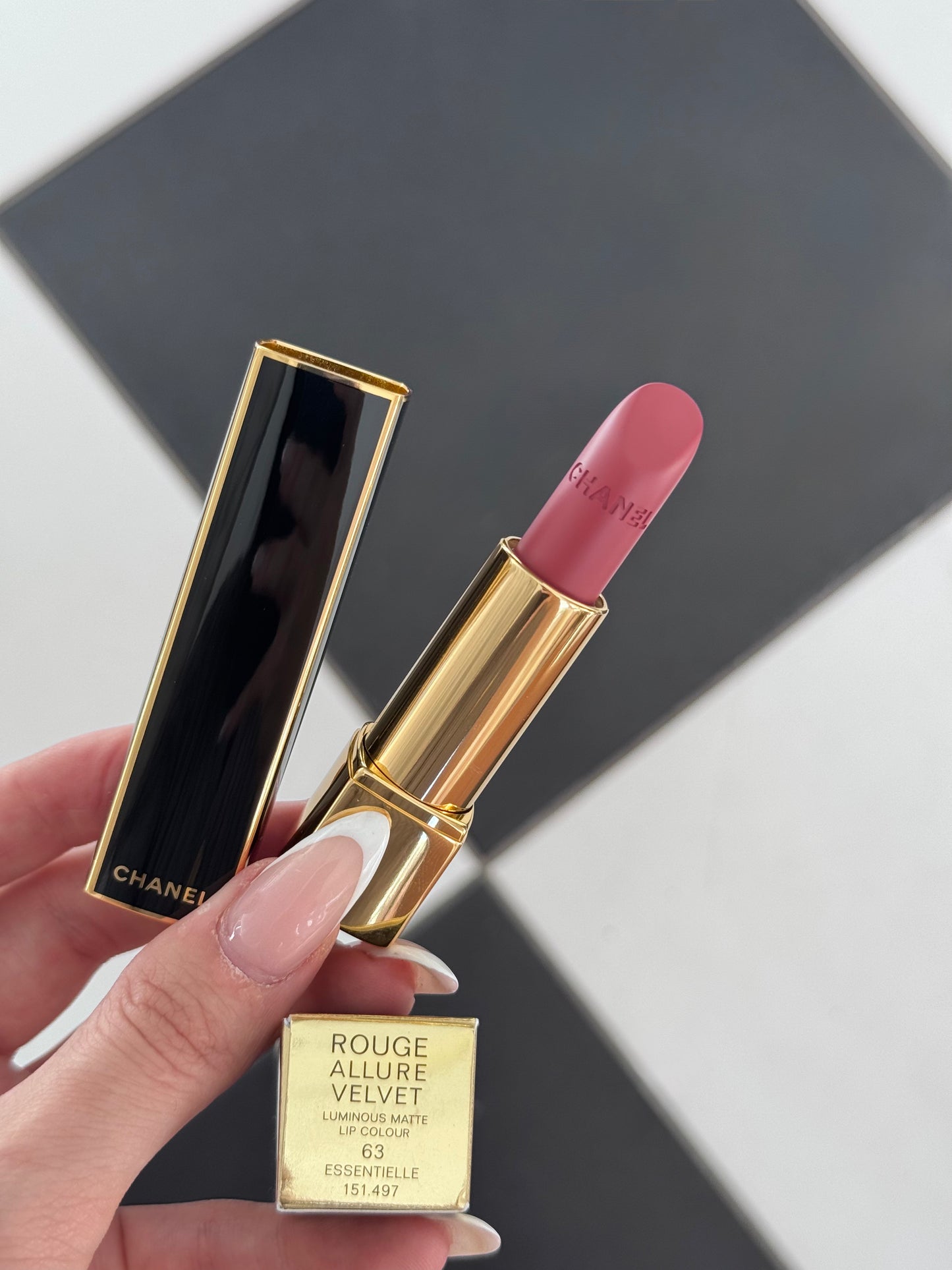 CHANEL Rouge Allure Velvet (63)
Luminous Matte Lipstick - Limited Edition