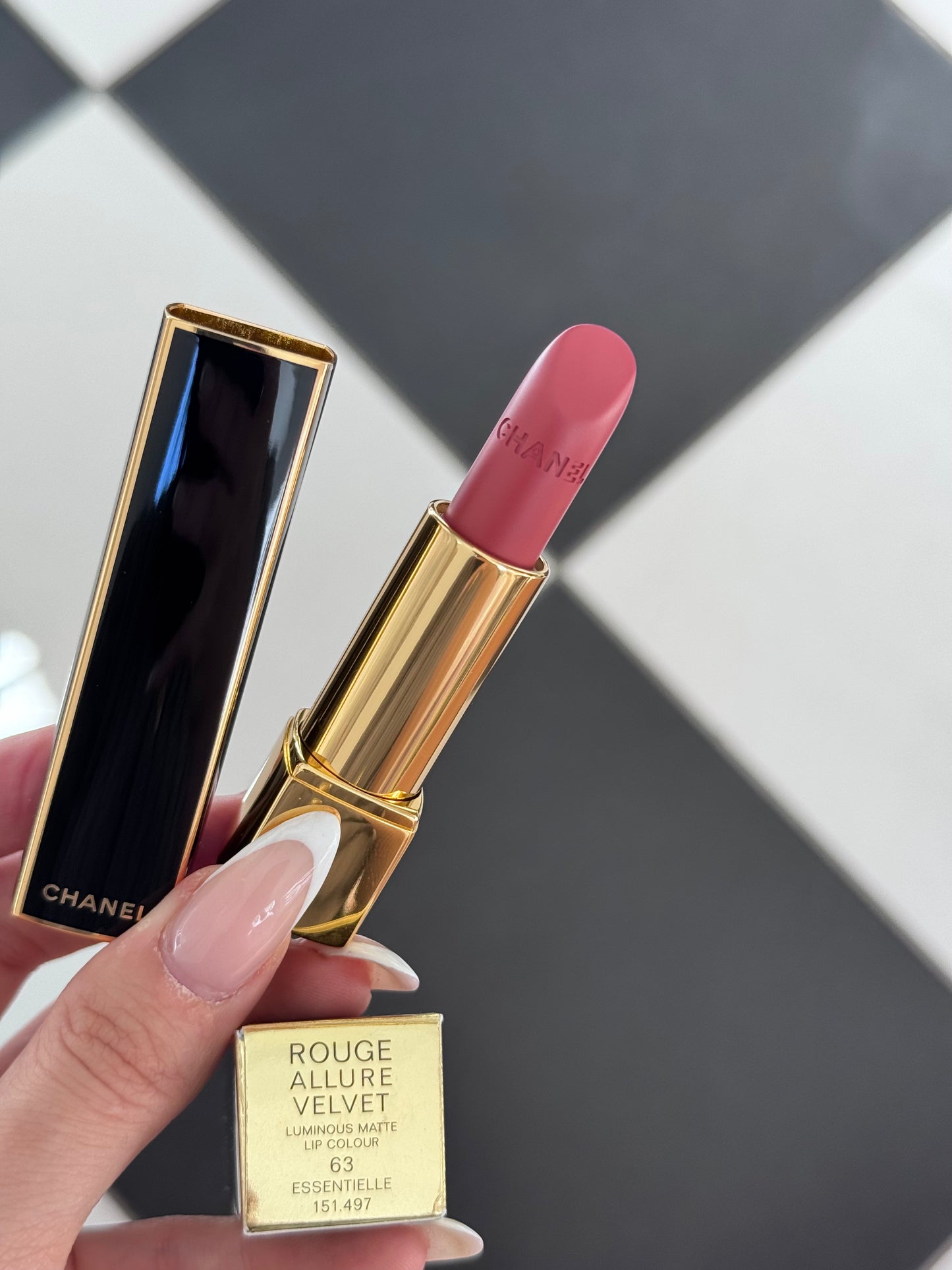 CHANEL Rouge Allure Velvet (63)
Luminous Matte Lipstick - Limited Edition