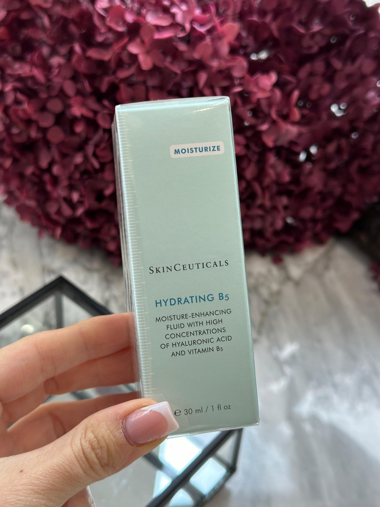 SKINCEUTICALS Hydrating B5 Gel
Vitamin B5 Serum With Hyaluronic Acid