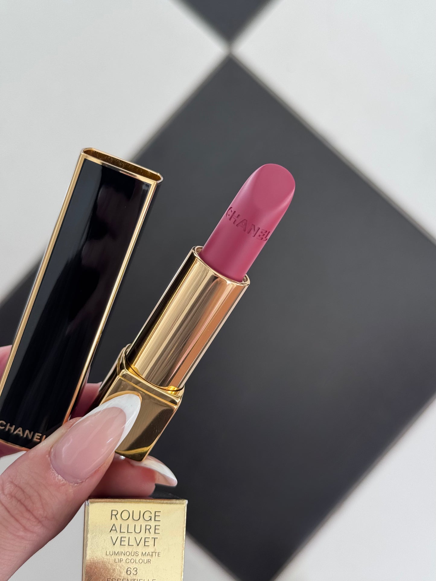 CHANEL Rouge Allure Velvet (63)
Luminous Matte Lipstick - Limited Edition