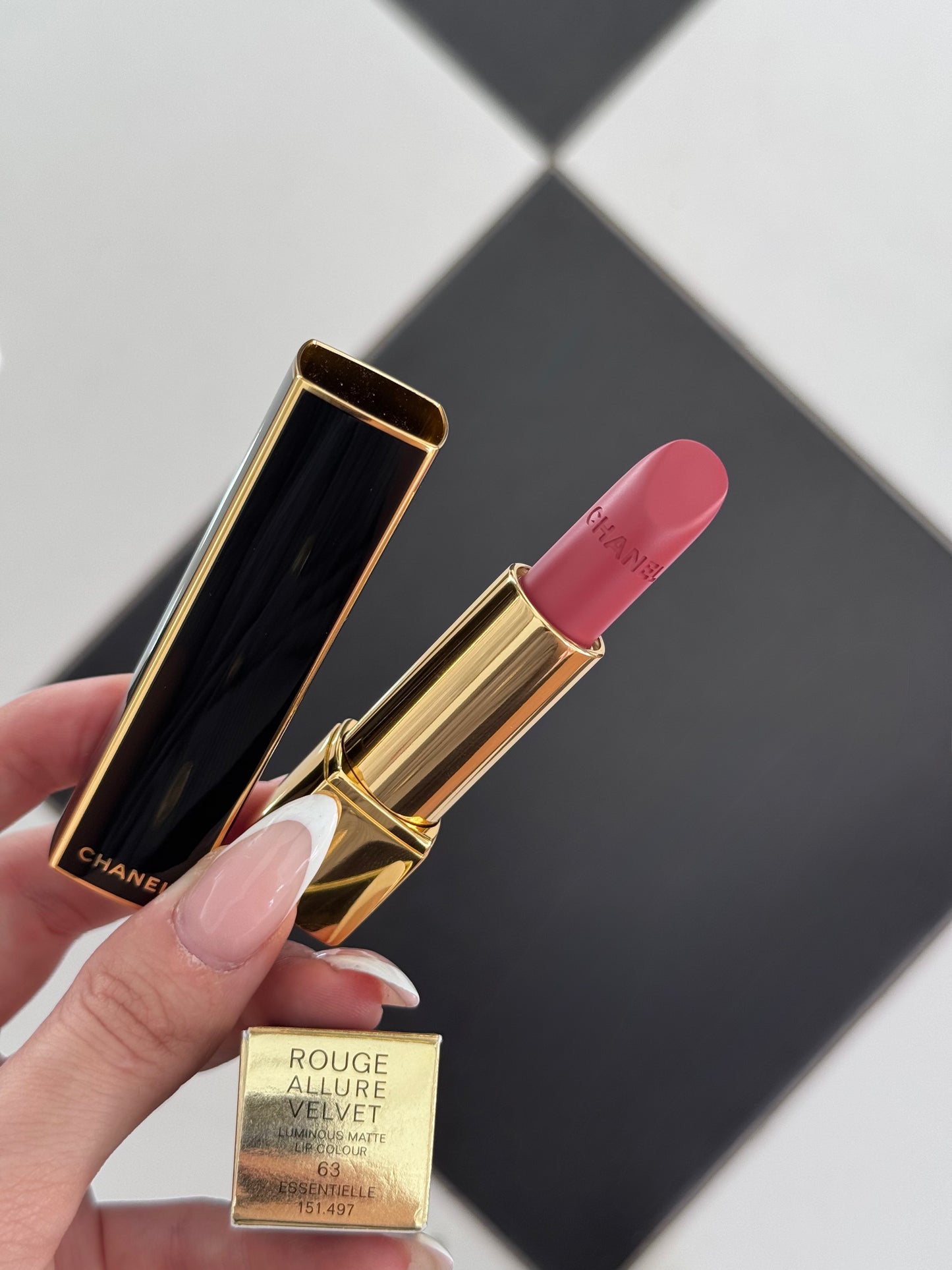CHANEL Rouge Allure Velvet (63)
Luminous Matte Lipstick - Limited Edition