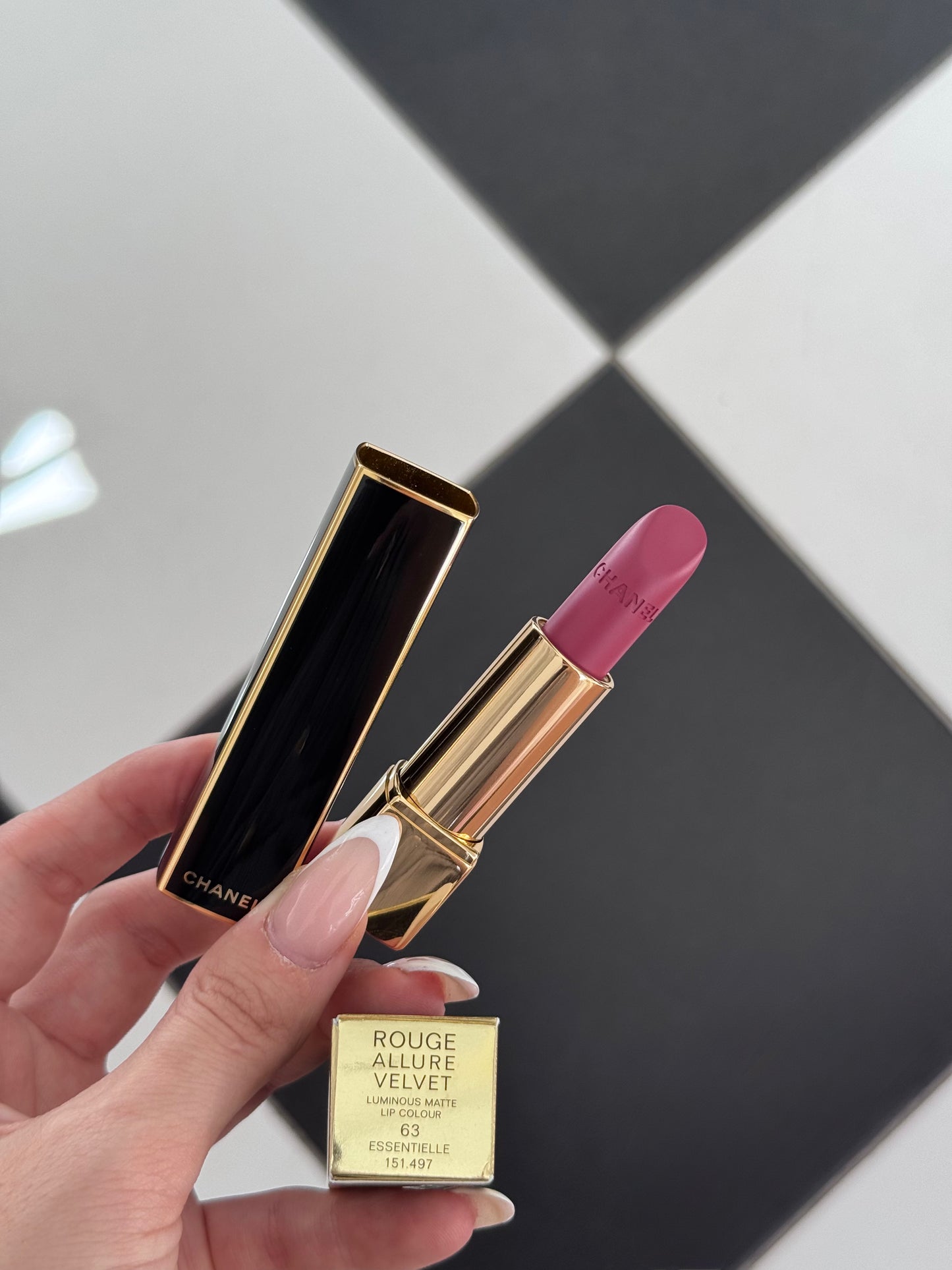 CHANEL Rouge Allure Velvet (63)
Luminous Matte Lipstick - Limited Edition