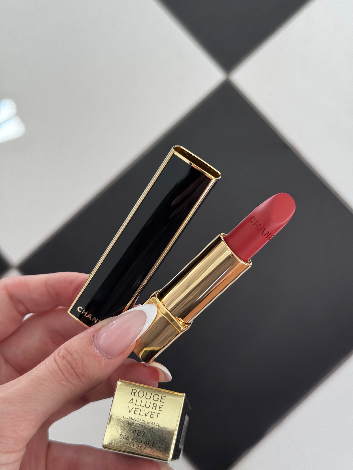 CHANEL Rouge Allure Velvet (487)
Luminous Matte Lipstick - Limited Edition