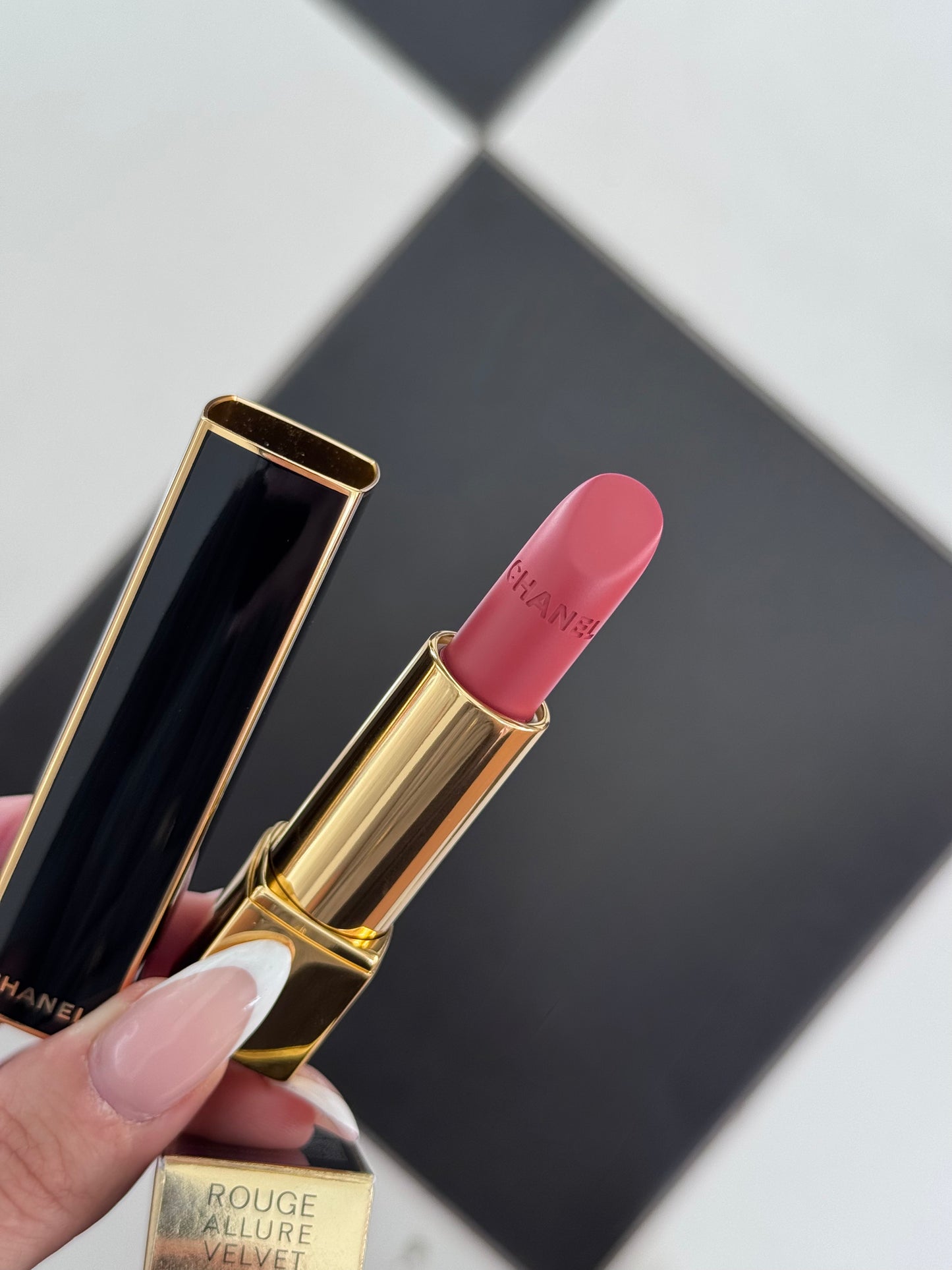 CHANEL Rouge Allure Velvet (63)
Luminous Matte Lipstick - Limited Edition