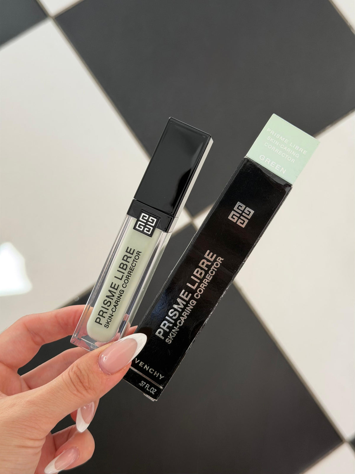 GIVENCHY Prisme Libre Skin-Caring Corrector - Green
24H Hydration Multi-Purpose Concealer