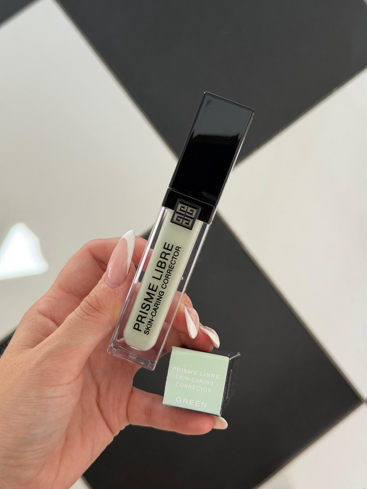 GIVENCHY Prisme Libre Skin-Caring Corrector - Green
24H Hydration Multi-Purpose Concealer