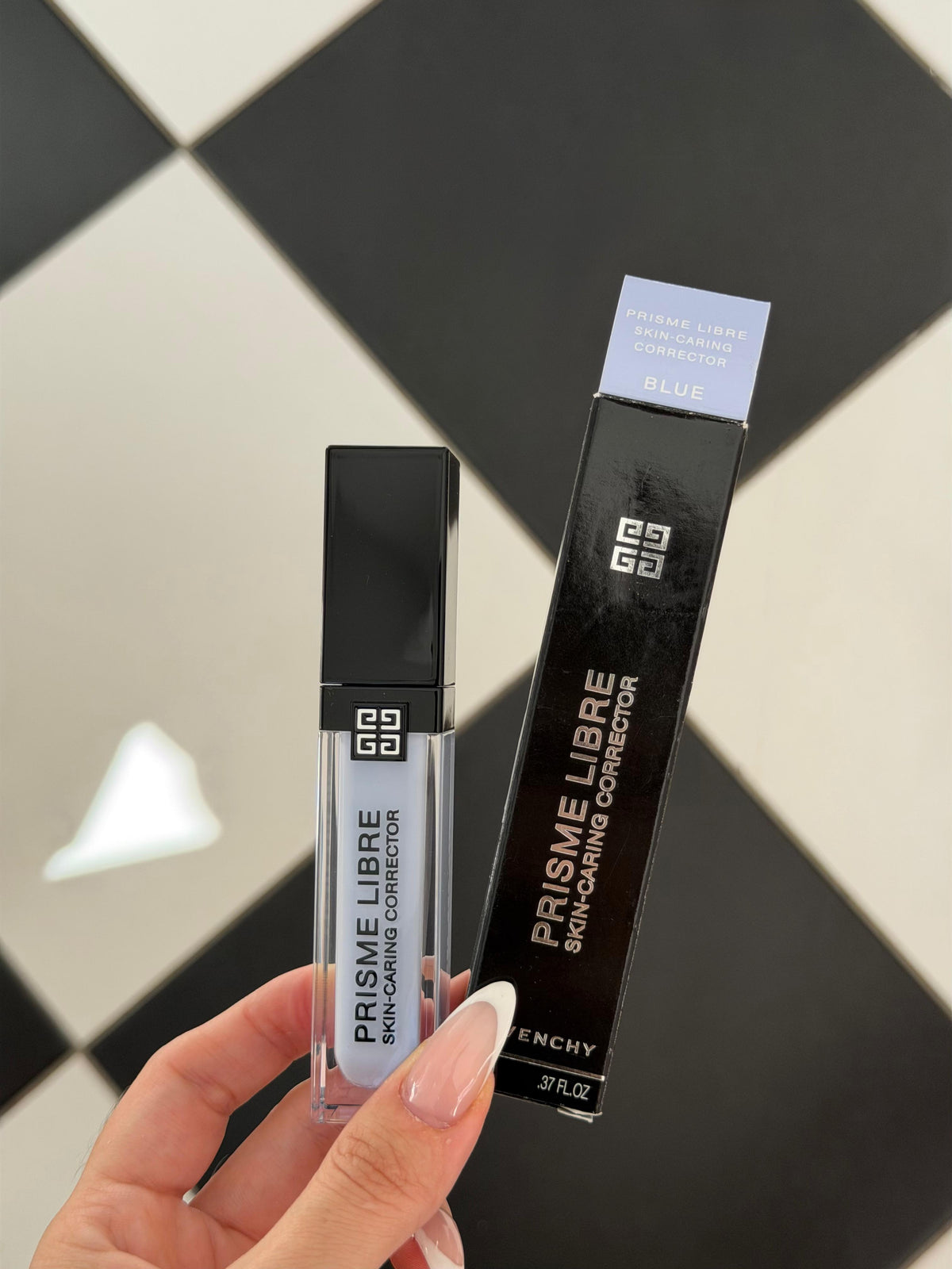 GIVENCHY Prisme Libre Skin-Caring Corrector - Blue
24H Hydration Multi-Purpose Concealer