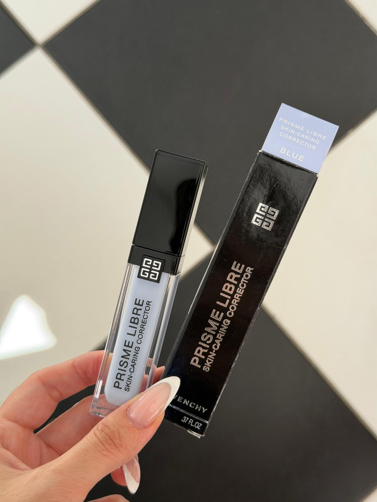 GIVENCHY Prisme Libre Skin-Caring Corrector - Blue
24H Hydration Multi-Purpose Concealer