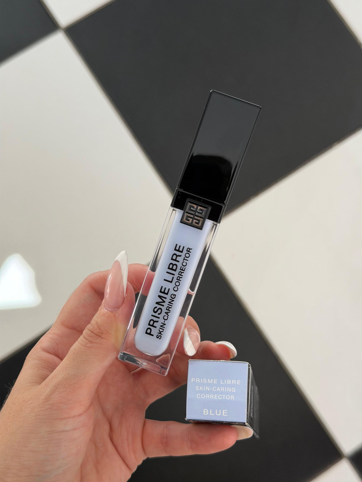 GIVENCHY Prisme Libre Skin-Caring Corrector - Blue
24H Hydration Multi-Purpose Concealer