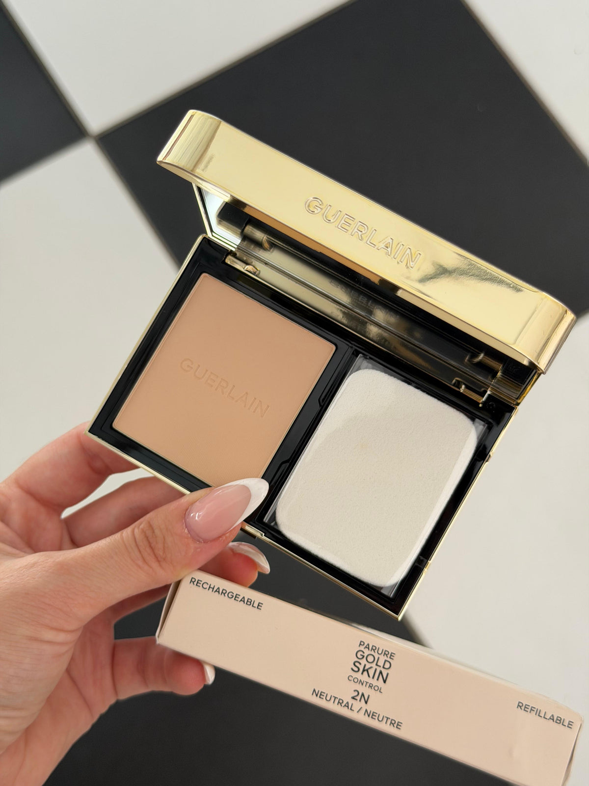 GUERLAIN Parure Gold Skin Control High Perfection Matte Compact Foundation (2N)
Rejuvenating Effect - 24H Wear - No-Transfer