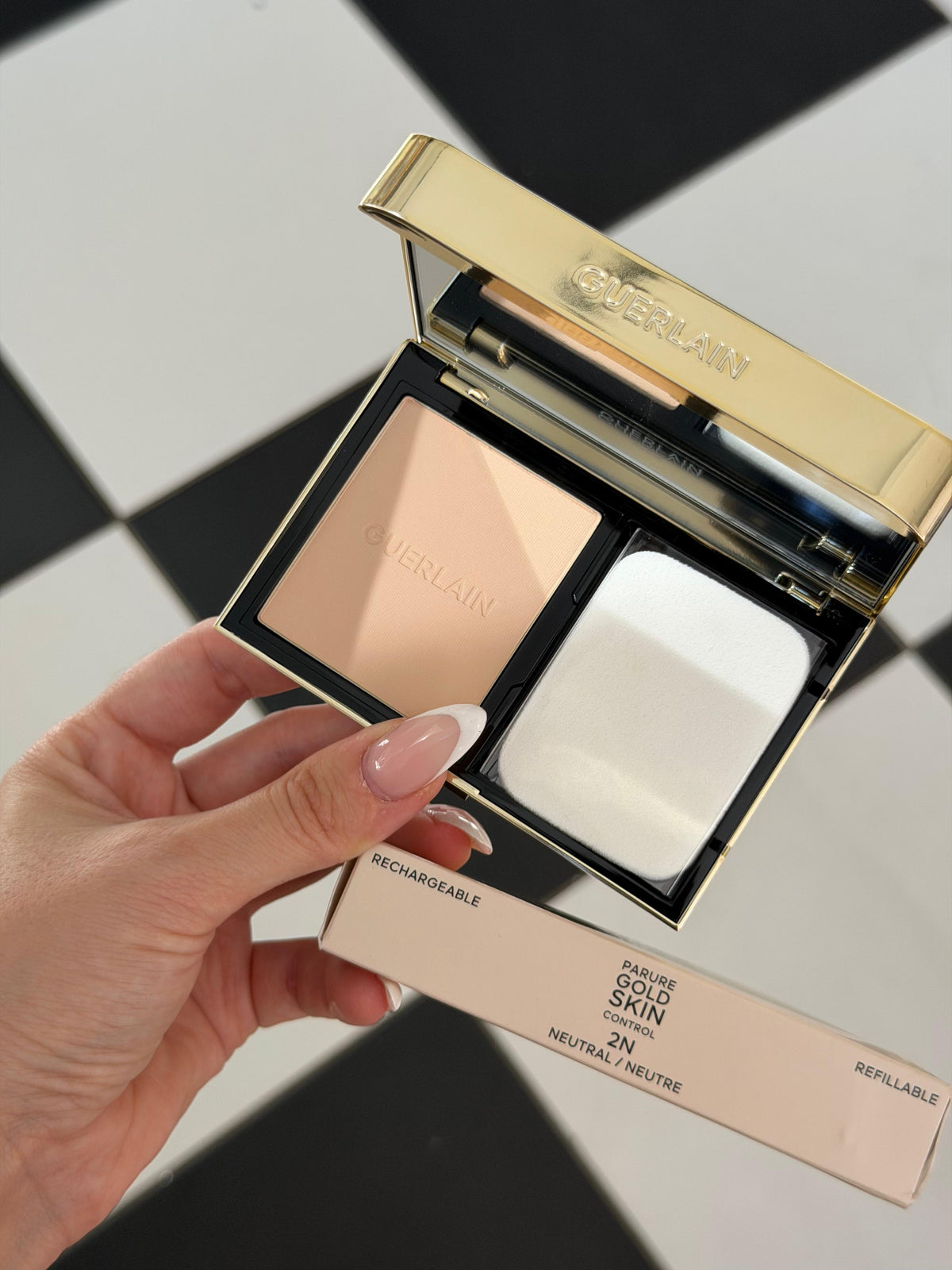 GUERLAIN Parure Gold Skin Control High Perfection Matte Compact Foundation (2N)
Rejuvenating Effect - 24H Wear - No-Transfer