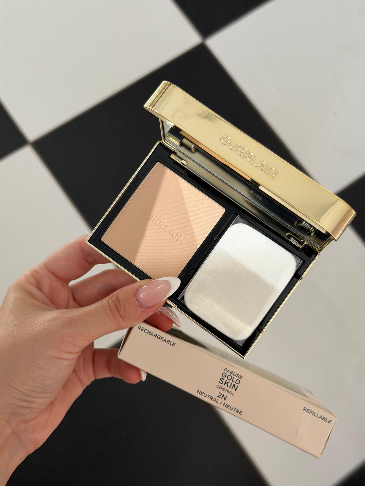 GUERLAIN Parure Gold Skin Control High Perfection Matte Compact Foundation (2N)
Rejuvenating Effect - 24H Wear - No-Transfer