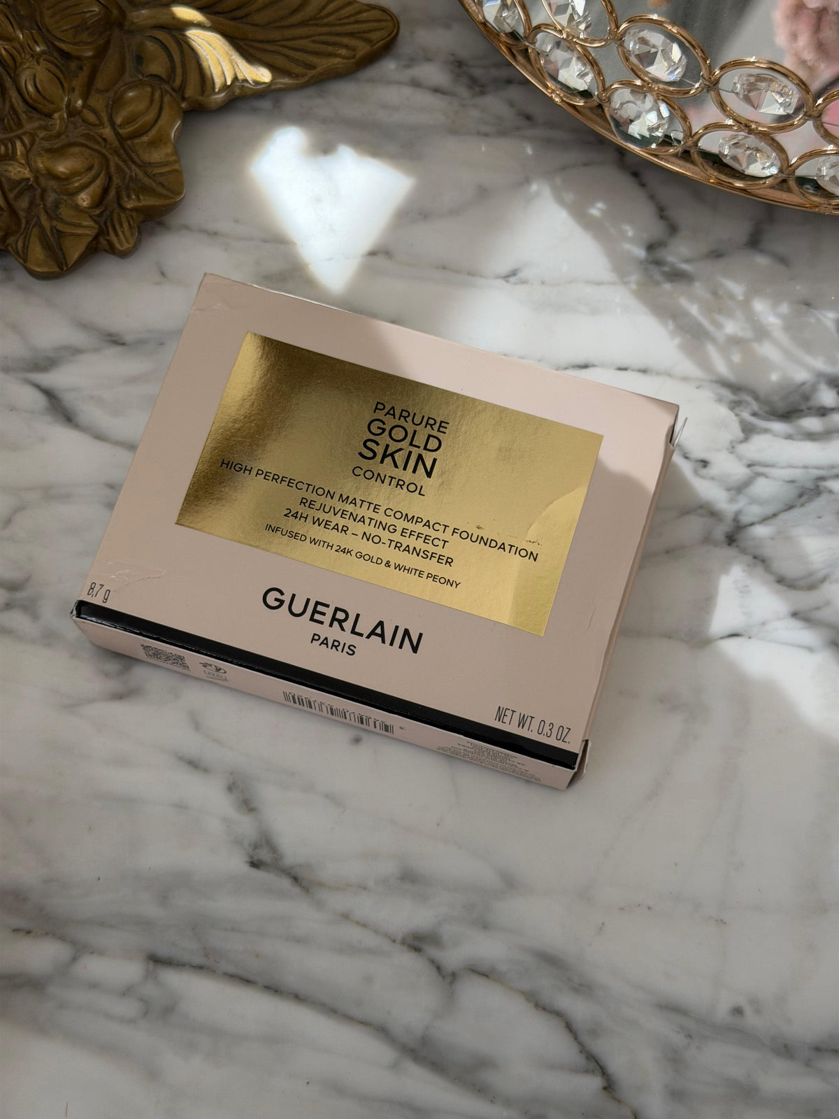 GUERLAIN Parure Gold Skin Control High Perfection Matte Compact Foundation (2N)
Rejuvenating Effect - 24H Wear - No-Transfer