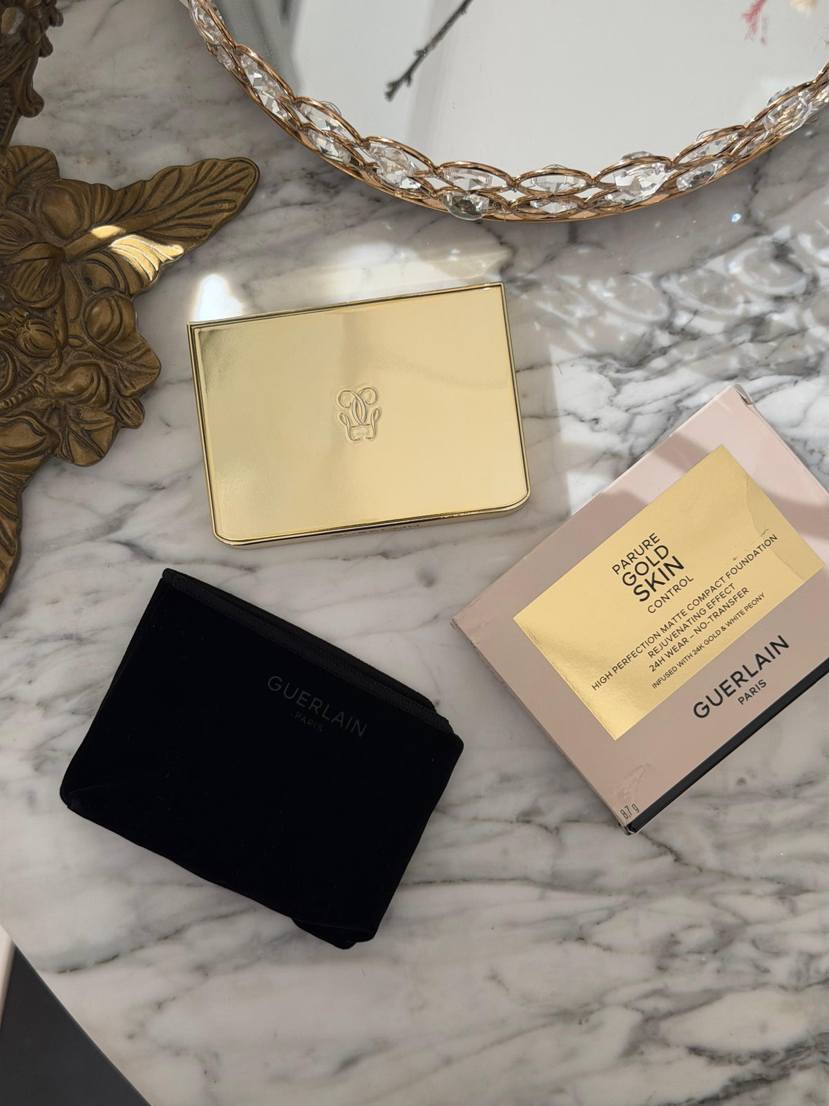 GUERLAIN Parure Gold Skin Control High Perfection Matte Compact Foundation (2N)
Rejuvenating Effect - 24H Wear - No-Transfer