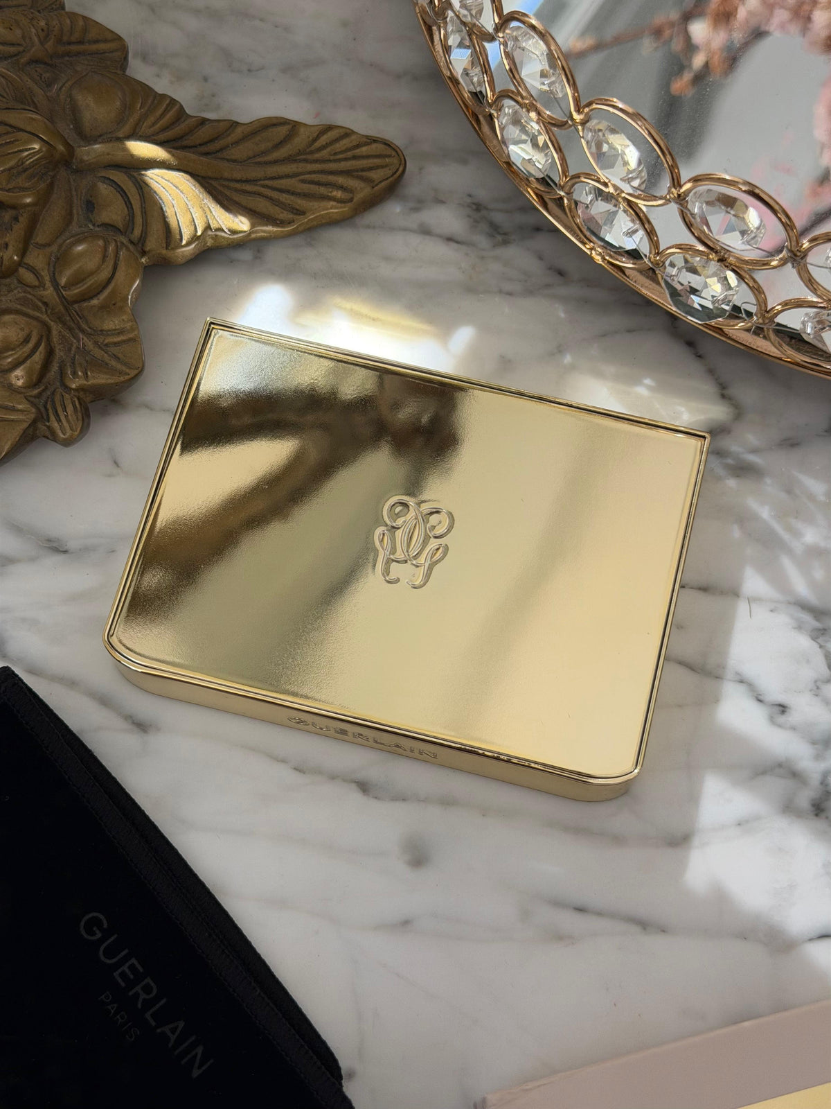 GUERLAIN Parure Gold Skin Control High Perfection Matte Compact Foundation (2N)
Rejuvenating Effect - 24H Wear - No-Transfer