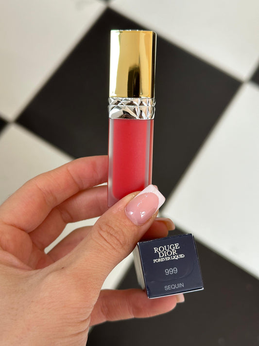 DIOR Rouge Dior Forever Liquid - Limited Edition (999)
Transfer-Proof - Ultra-Glittery and Ultra-Pigmented - Intense Comfort